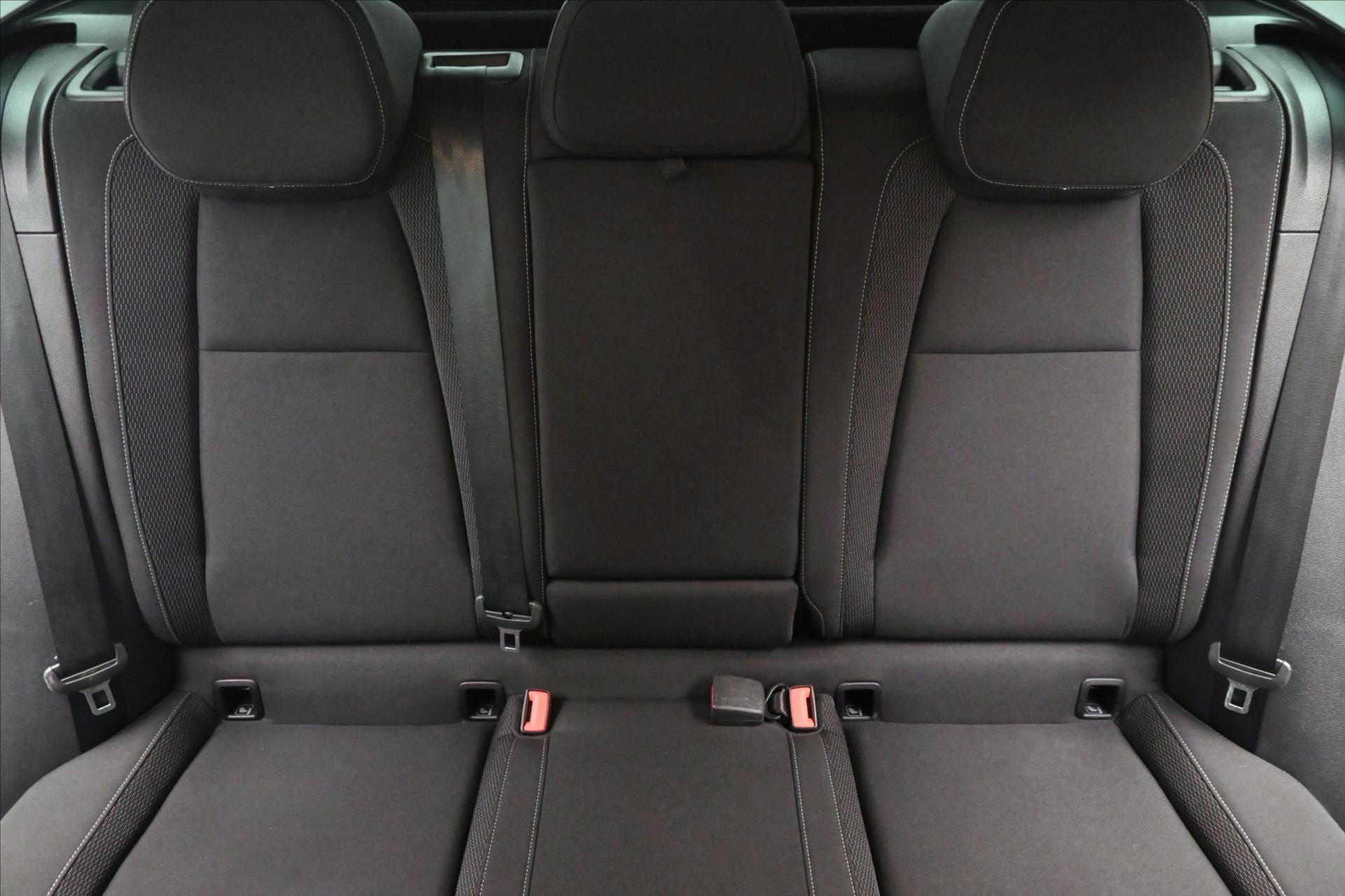 Hlavní fotografie vozu Škoda Karoq 2,0 TDI 85 kW DSG VIRTUAL TAŽNÉ Záruka až 5 let (27)