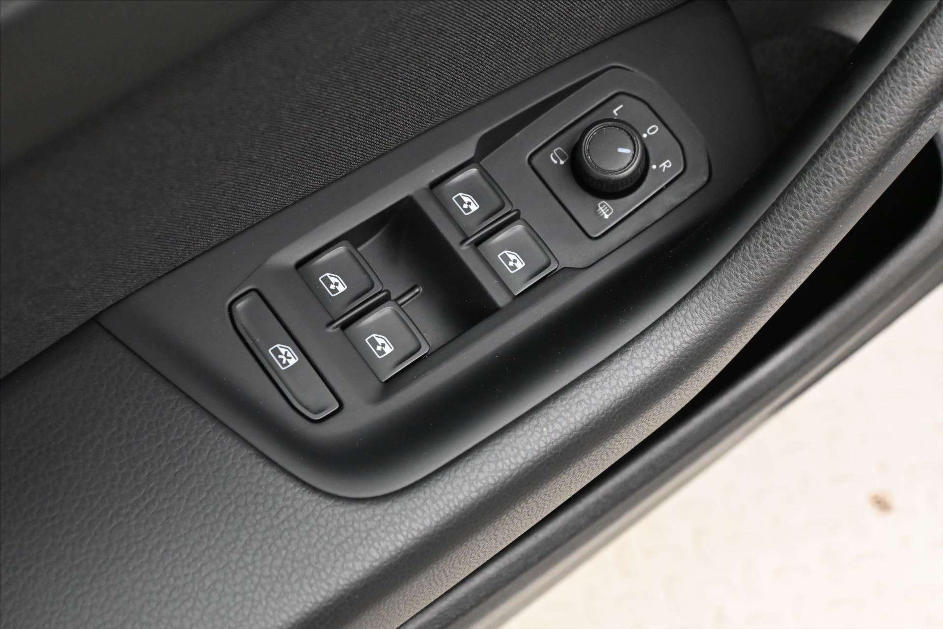 Hlavní fotografie vozu Volkswagen Passat 2,0 TDI 110 kW DSG Business Záruka až 5 let (26)