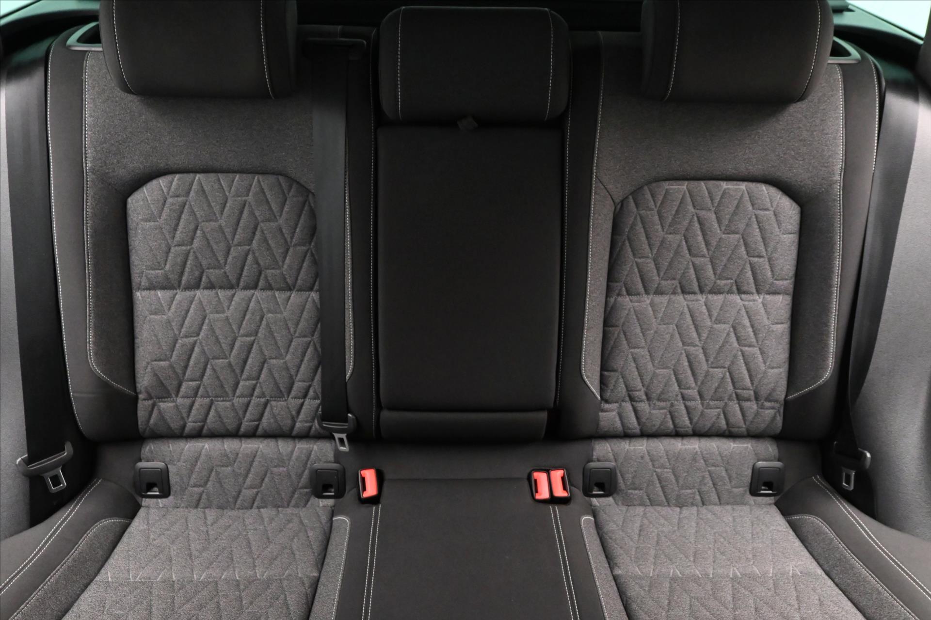 Hlavní fotografie vozu Volkswagen Passat 2,0 TDI 110 kW DSG Business Záruka až 5 let (29)