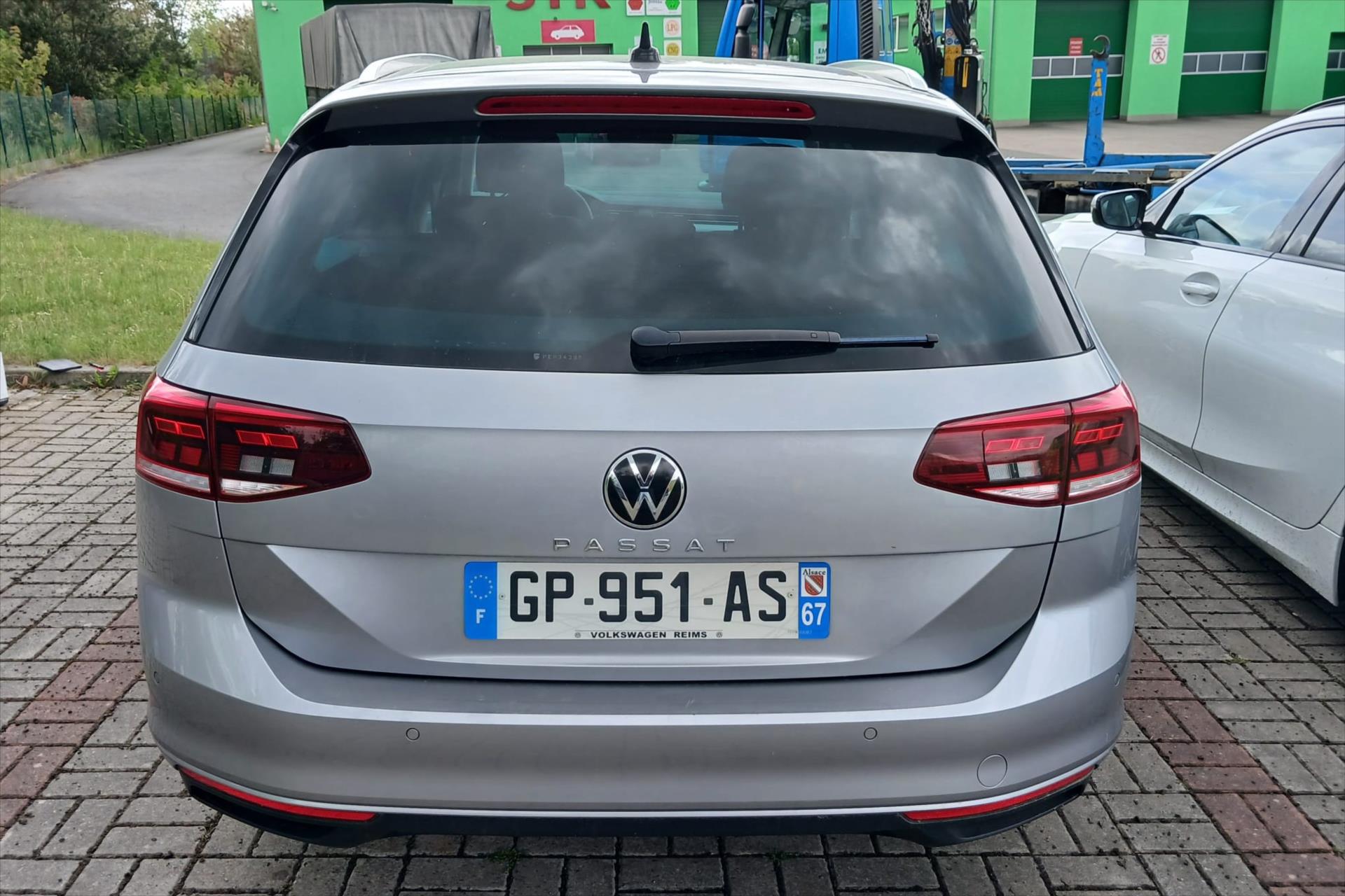 Hlavní fotografie vozu Volkswagen Passat 2,0 TDI 110kW DSG Business VŮZ PŘIPRAVUJEME K PRODEJI (4)