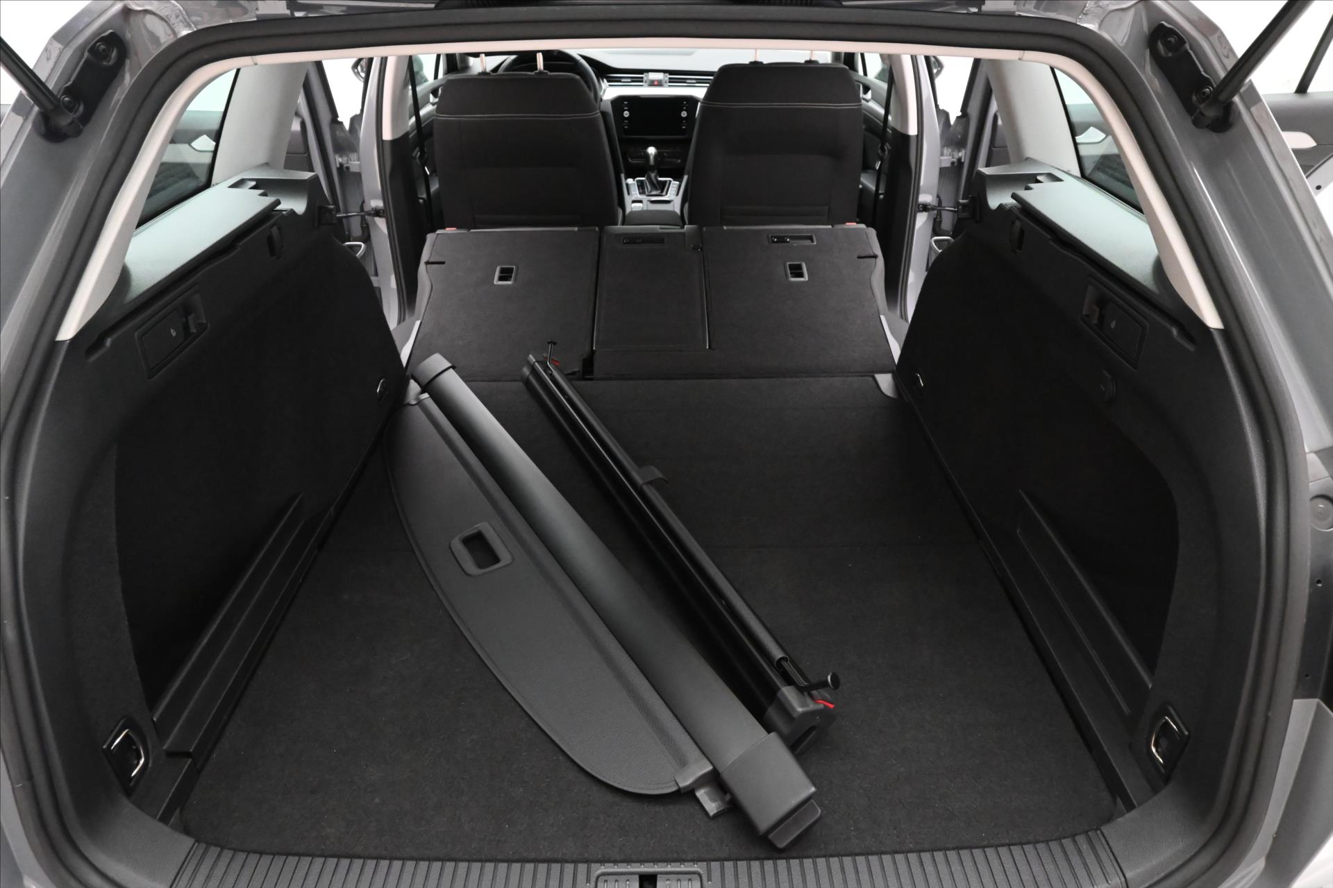 Hlavní fotografie vozu Volkswagen Passat 2,0 TDI 110kW DSG Business Záruka až 5 let (11)