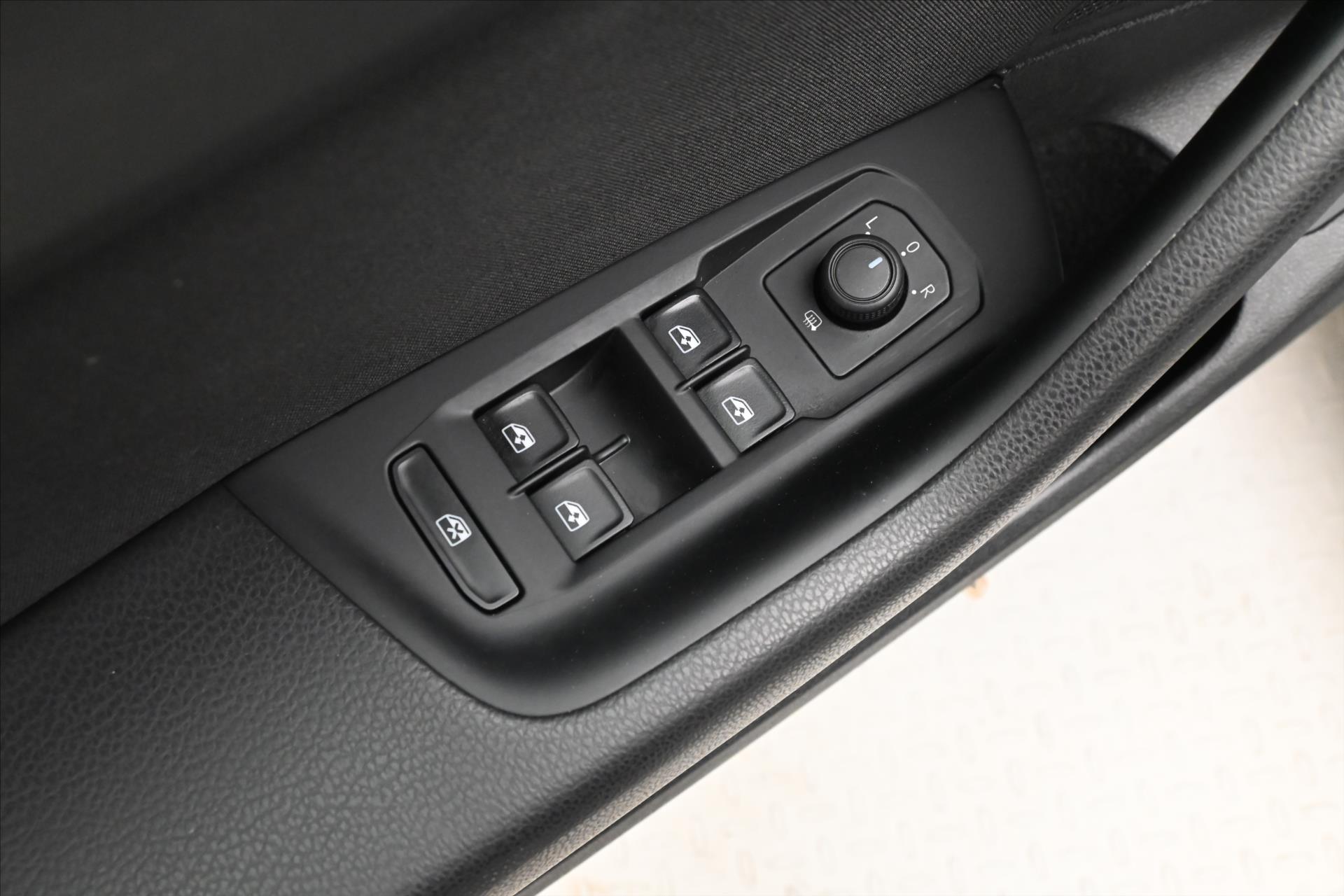 Hlavní fotografie vozu Volkswagen Passat 2,0 TDI 110kW DSG Business Záruka až 5 let (26)