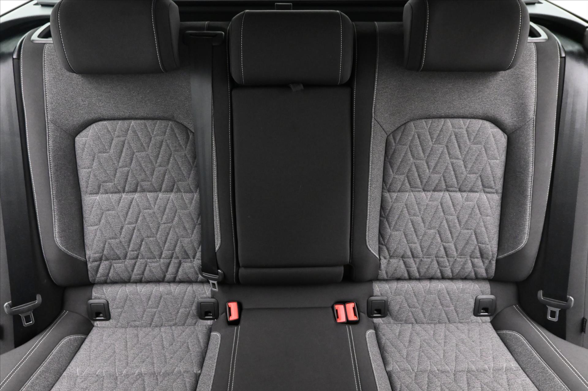 Hlavní fotografie vozu Volkswagen Passat 2,0 TDI 110kW DSG Business Záruka až 5 let (28)