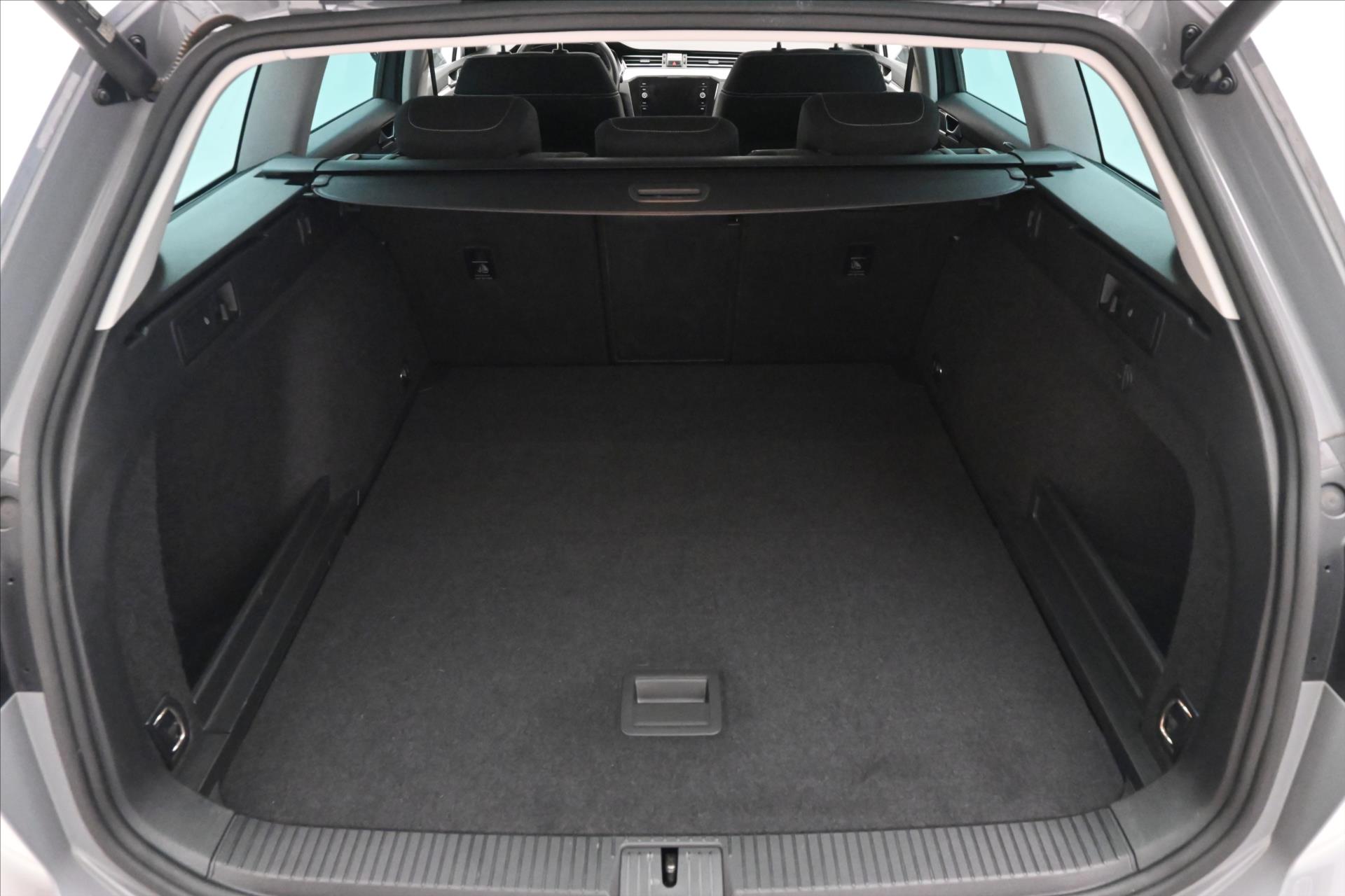 Hlavní fotografie vozu Volkswagen Passat 2,0 TDI 110kW DSG Business Záruka až 5 let (10)