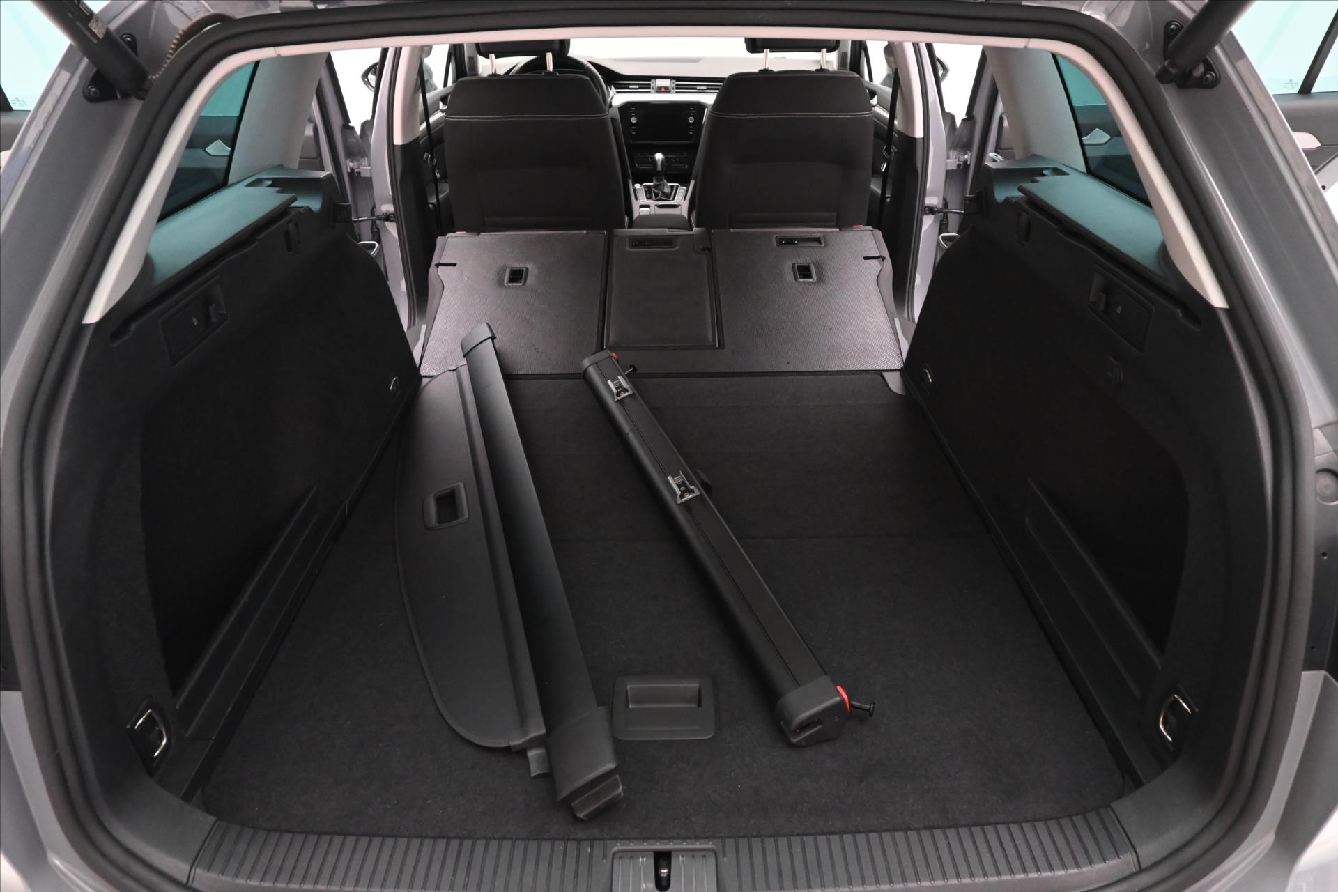 Hlavní fotografie vozu Volkswagen Passat 2,0 TDI 110kW DSG Business Záruka až 5 let (11)