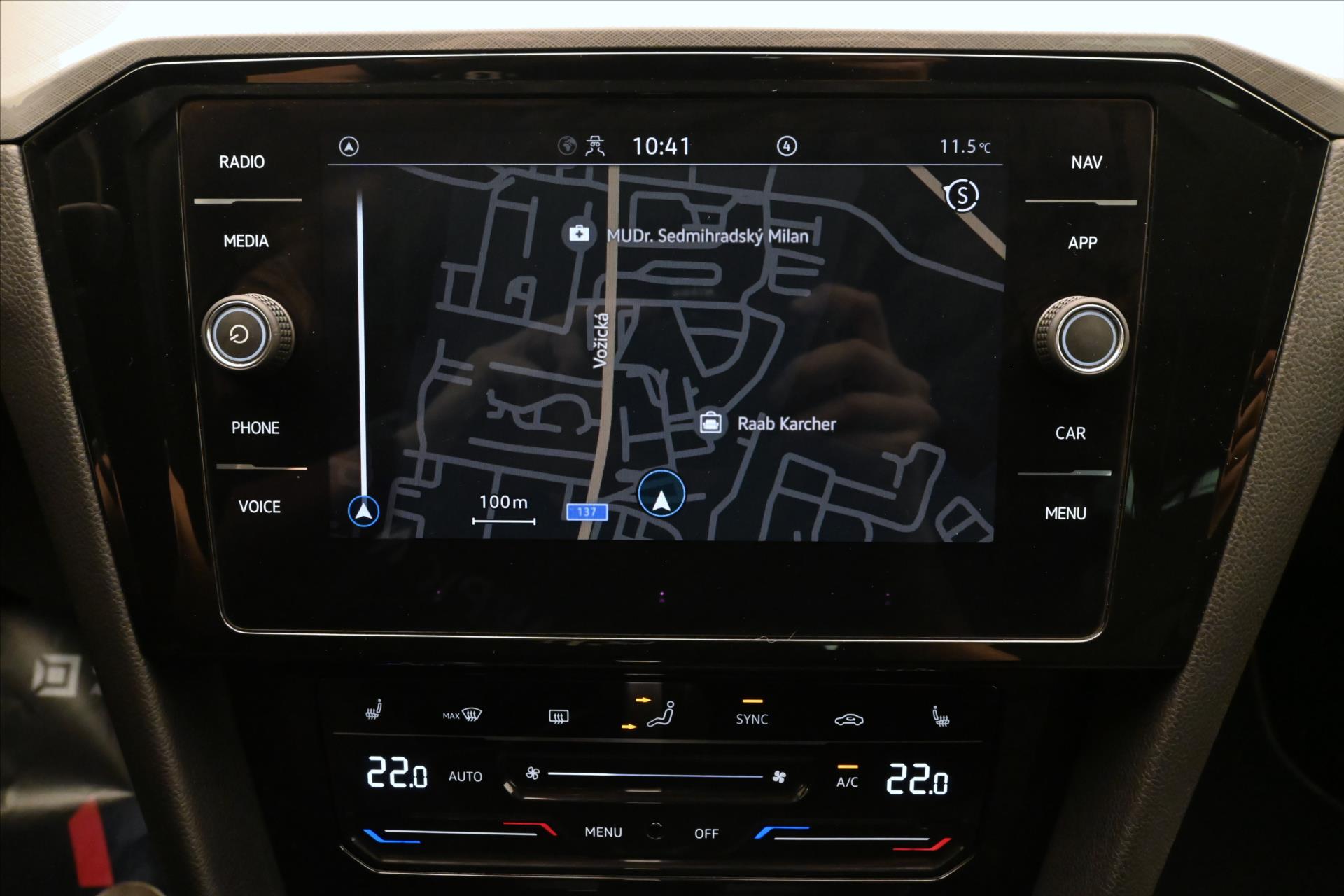 Hlavní fotografie vozu Volkswagen Passat 2,0 TDI 110kW DSG Business Záruka až 5 let (20)