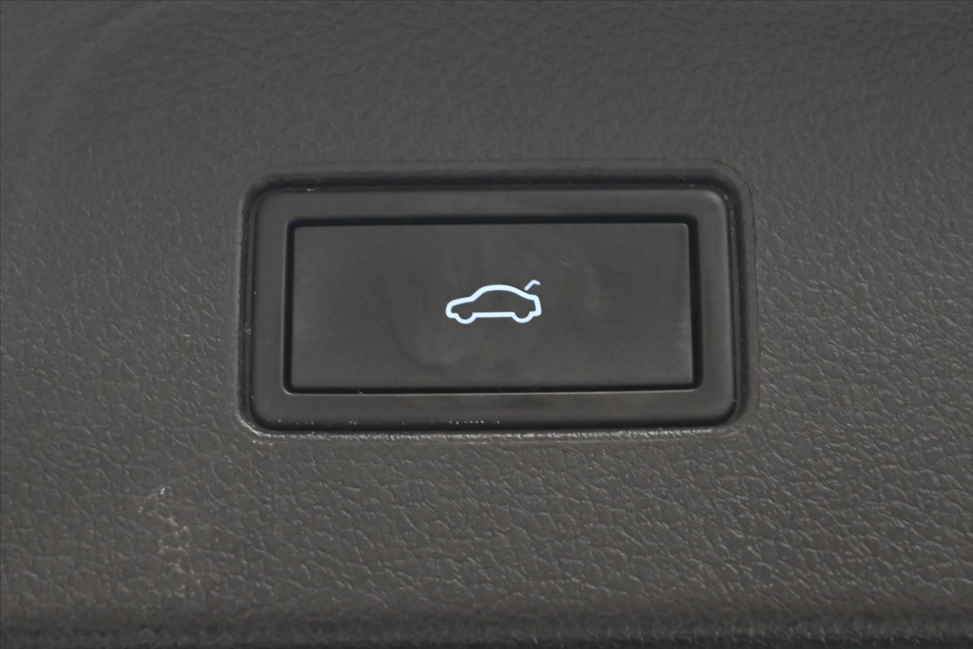 Hlavní fotografie vozu Volkswagen Passat 2,0 TDI 110kW DSG Business Záruka až 5 let (28)