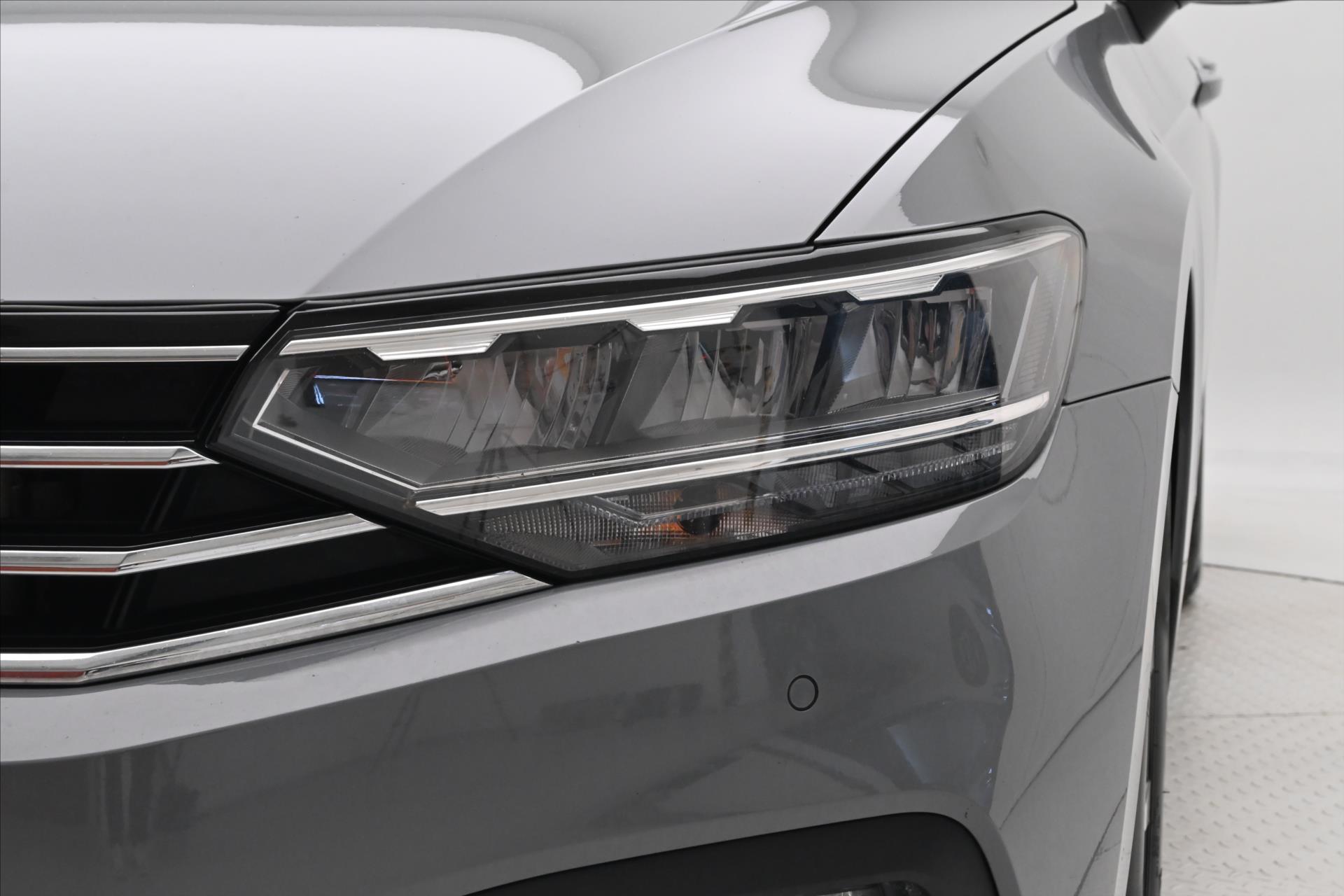 Hlavní fotografie vozu Volkswagen Passat 2,0 TDI 110kW DSG Business Záruka až 5 let (30)