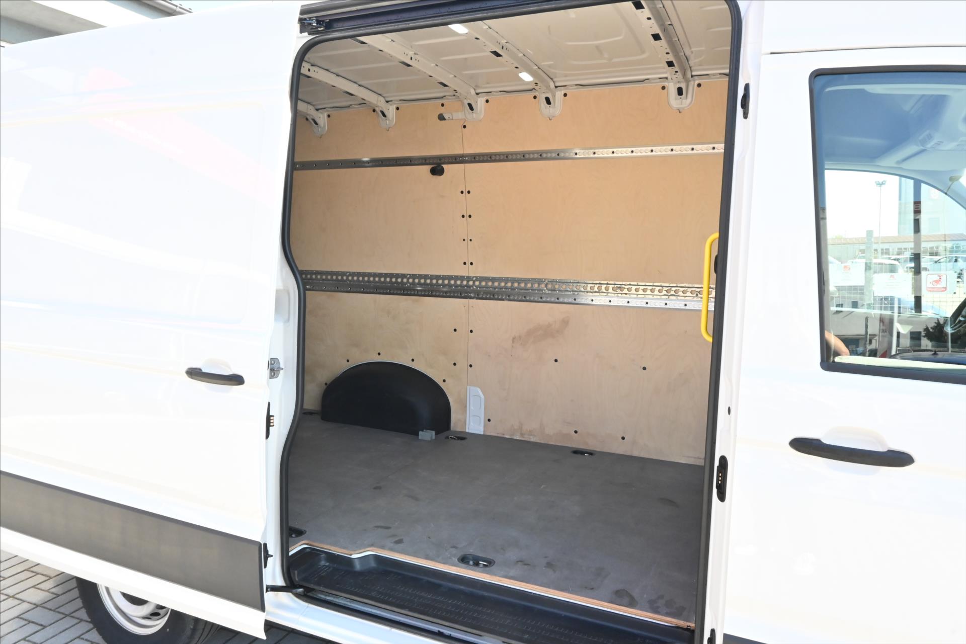 Hlavní fotografie vozu Volkswagen Crafter 2,0 TDI 103kW L2H2 Navi Plošina Záruka až 5 let (11)