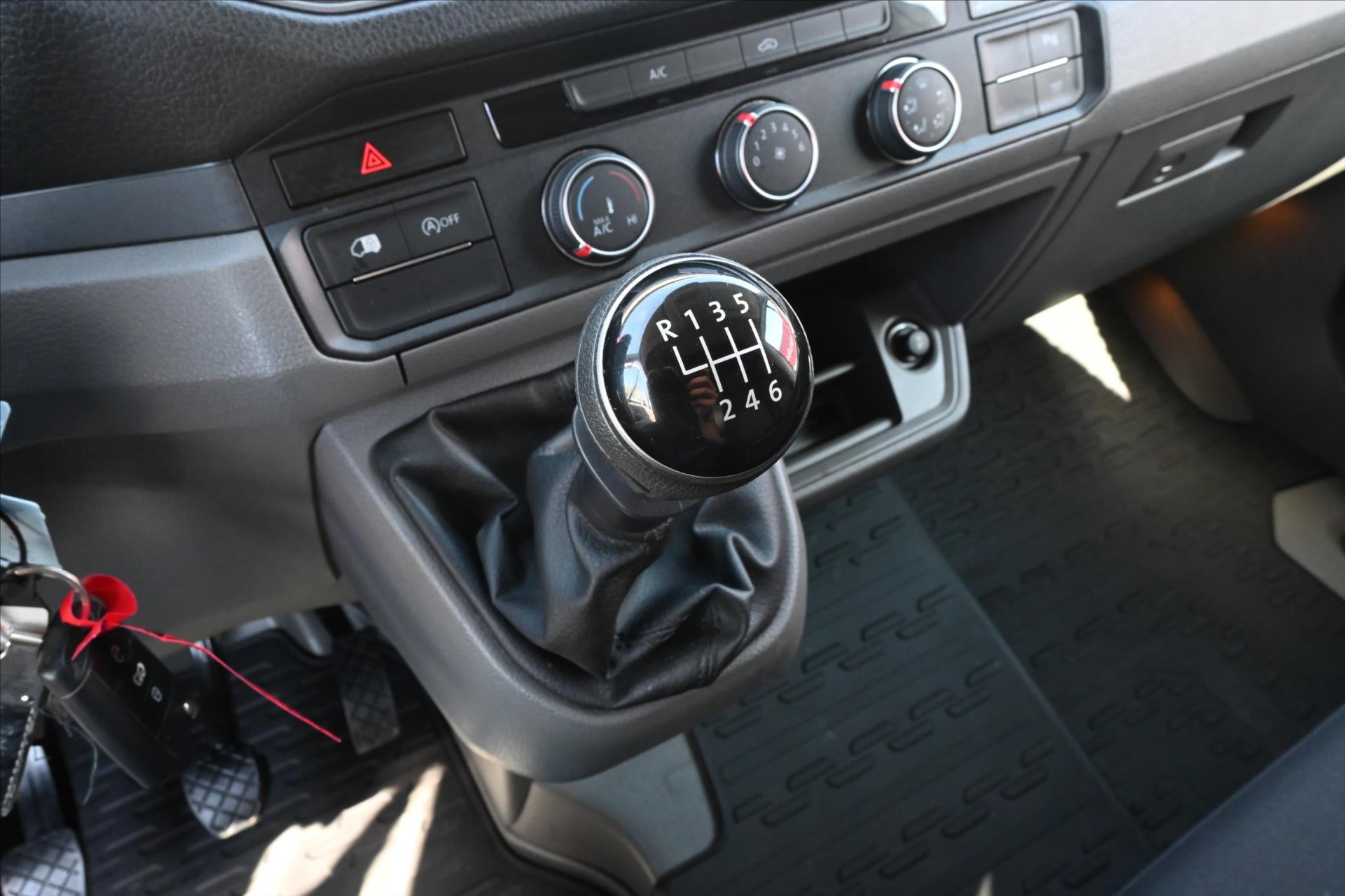 Hlavní fotografie vozu Volkswagen Crafter 2,0 TDI 103kW L2H2 Navi Plošina Záruka až 5 let (23)