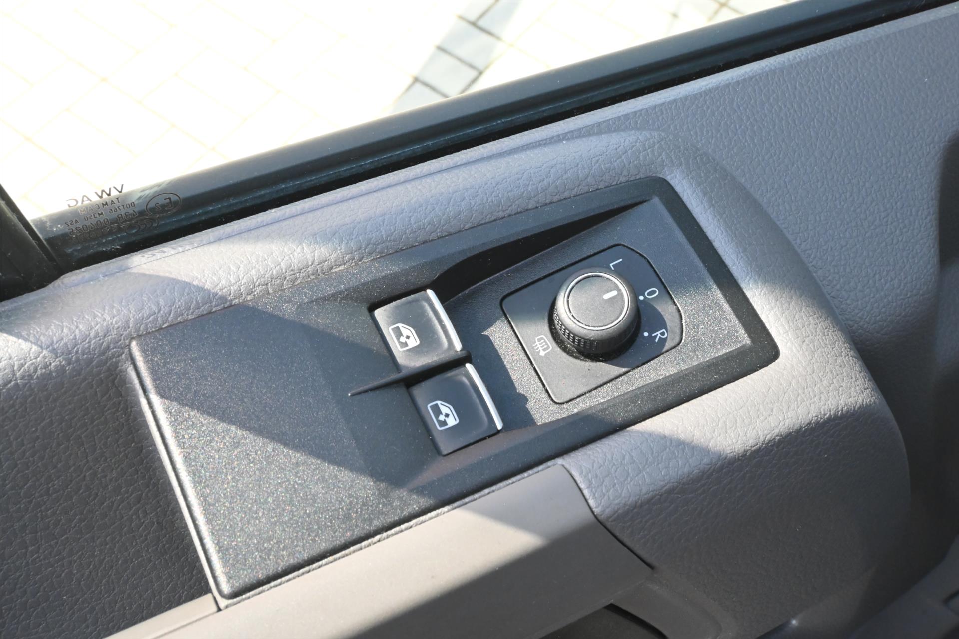 Hlavní fotografie vozu Volkswagen Crafter 2,0 TDI 103kW L2H2 Navi Plošina Záruka až 5 let (26)