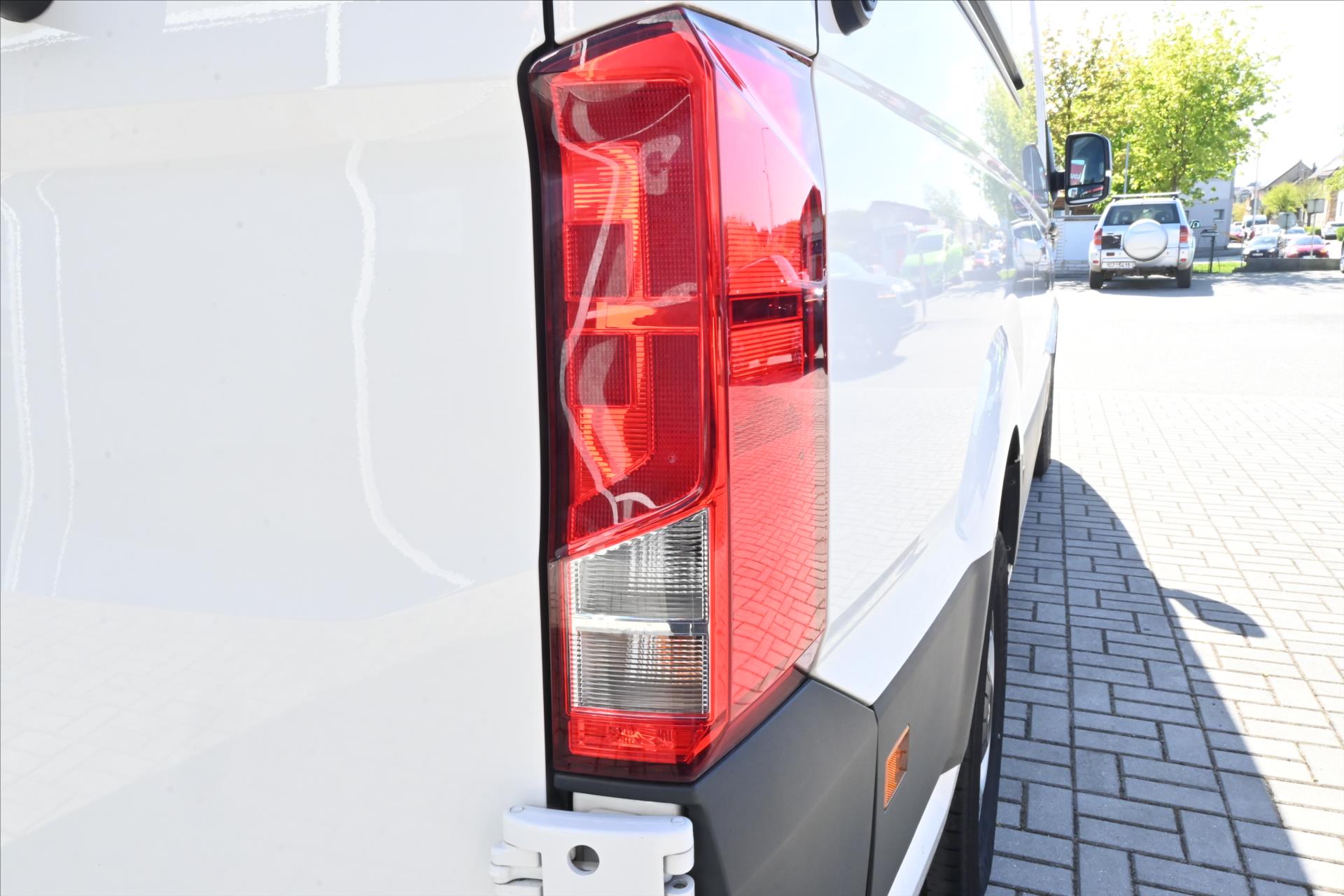 Hlavní fotografie vozu Volkswagen Crafter 2,0 TDI 103kW L2H2 Navi Plošina Záruka až 5 let (30)