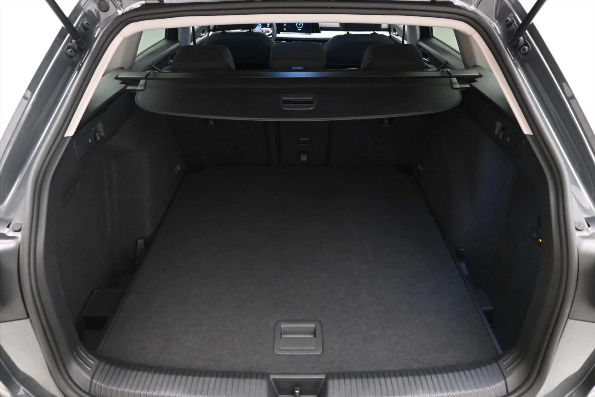 Hlavní fotografie vozu Volkswagen Golf 2,0 TDI 110 kW Life Záruka až 5 let (10)