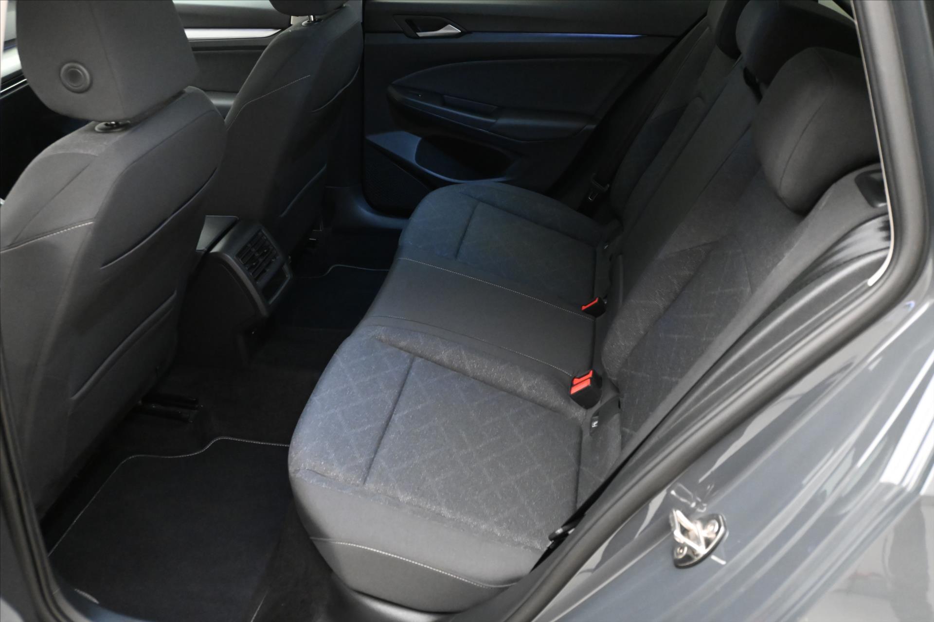 Hlavní fotografie vozu Volkswagen Golf 2,0 TDI 110 kW Life Záruka až 5 let (14)