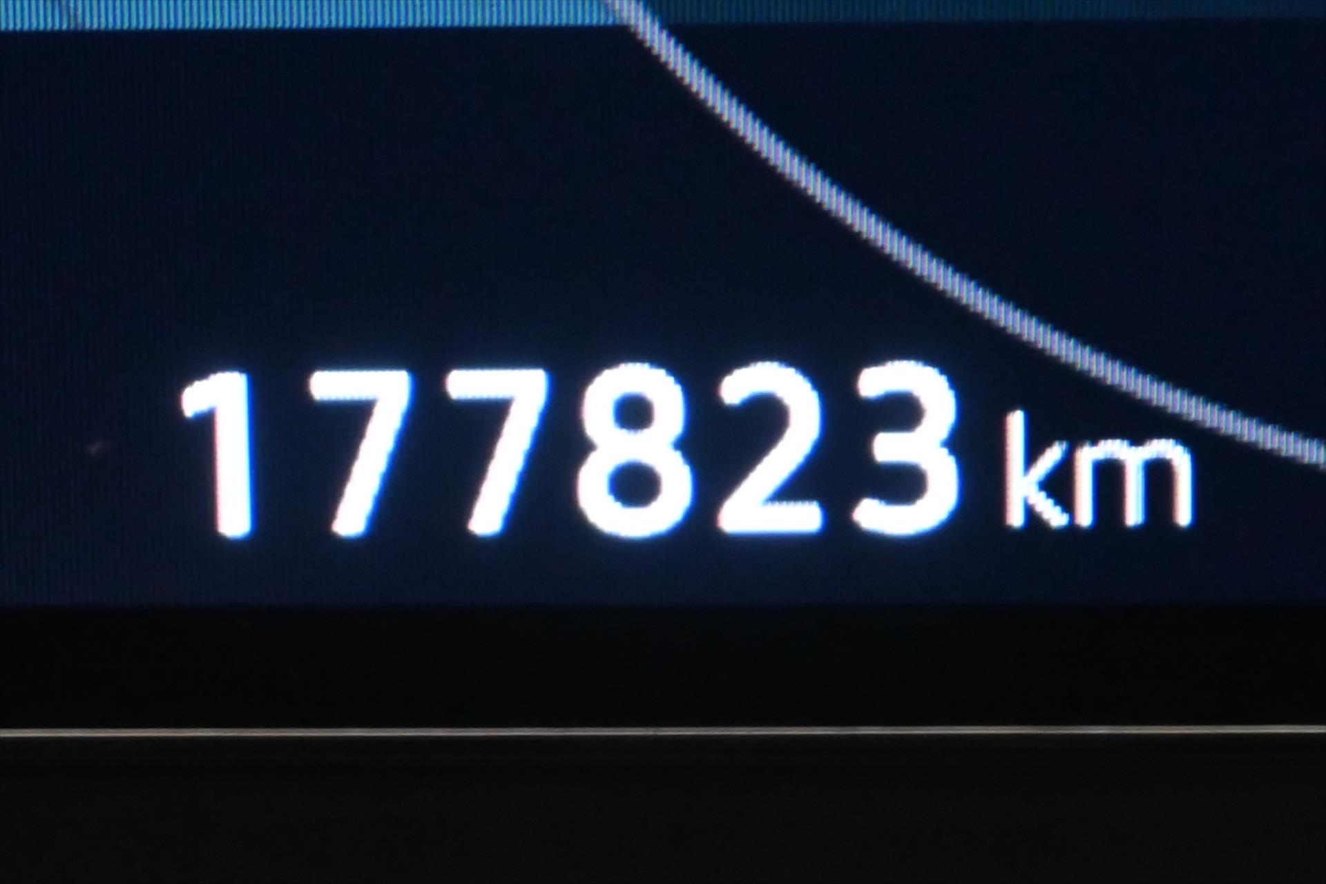 Hlavní fotografie vozu Volkswagen Golf 2,0 TDI 110 kW Life Záruka až 5 let (17)