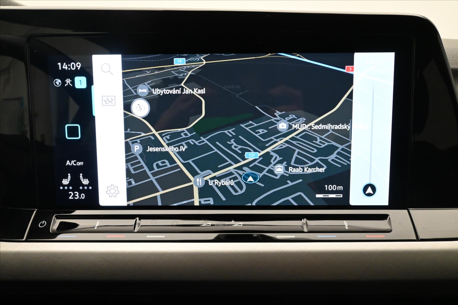 Hlavní fotografie vozu Volkswagen Golf 2,0 TDI 110 kW Life Záruka až 5 let (19)