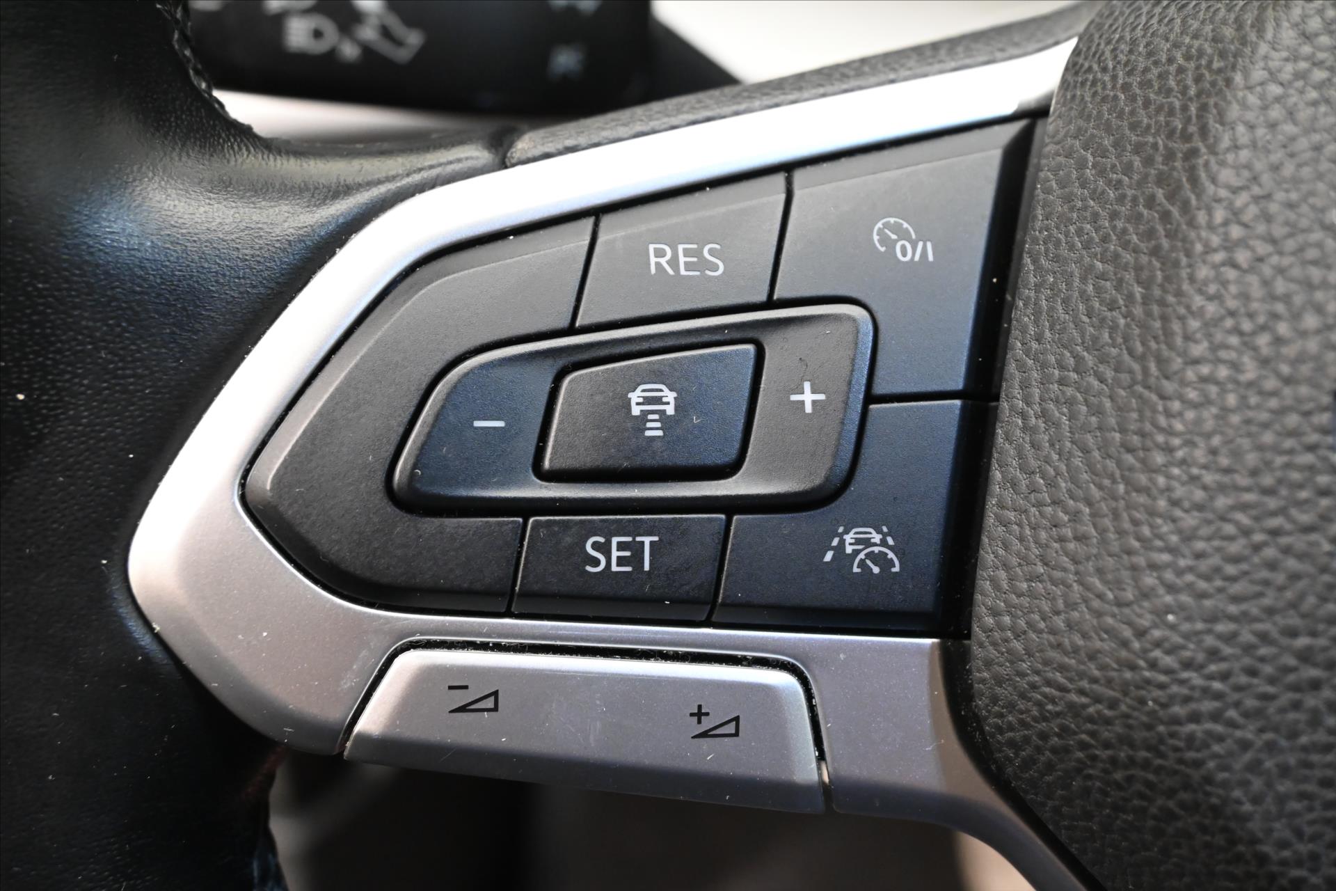 Hlavní fotografie vozu Volkswagen Golf 2,0 TDI 110 kW Life Záruka až 5 let (22)