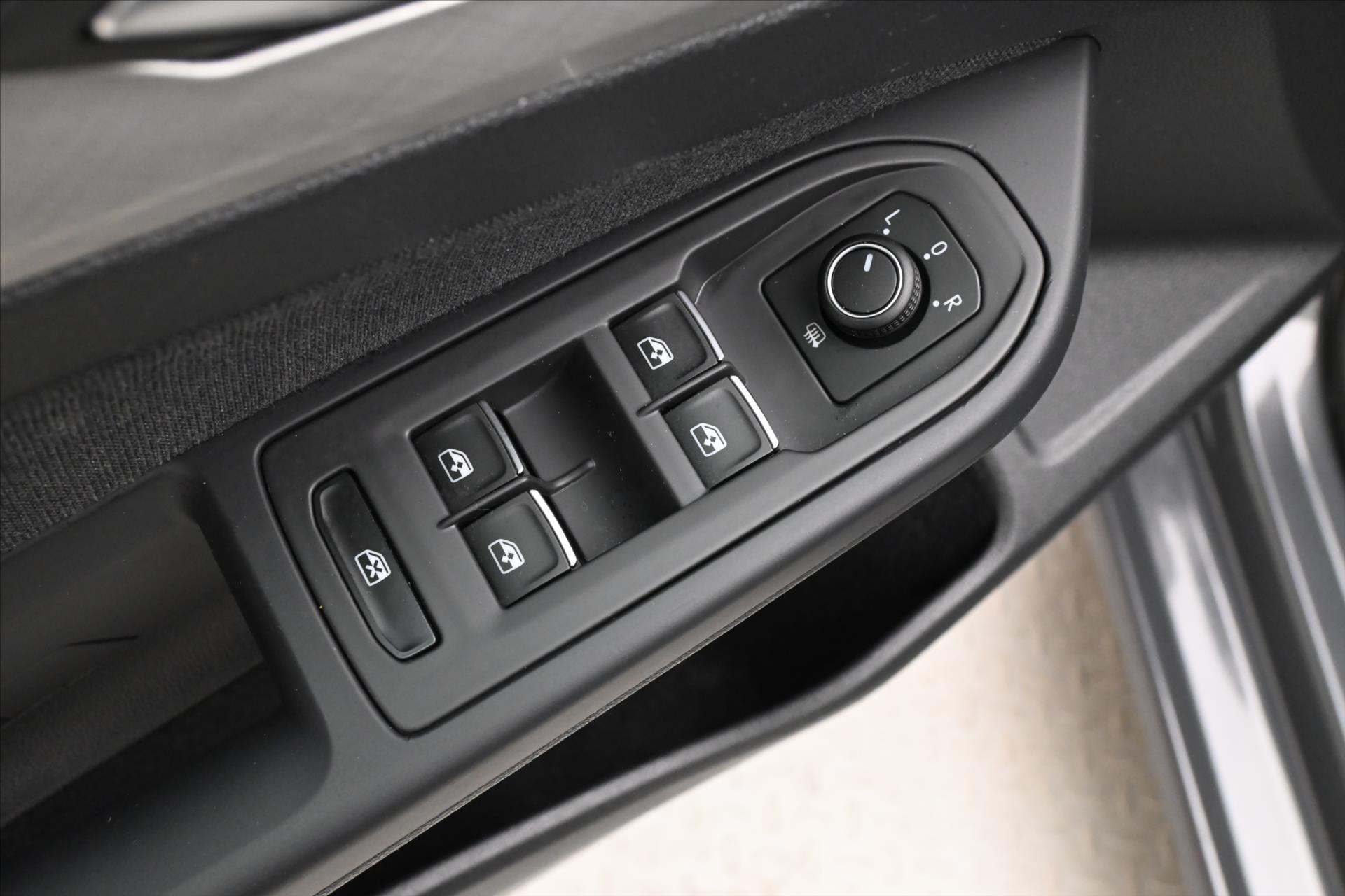 Hlavní fotografie vozu Volkswagen Golf 2,0 TDI 110 kW Life Záruka až 5 let (24)