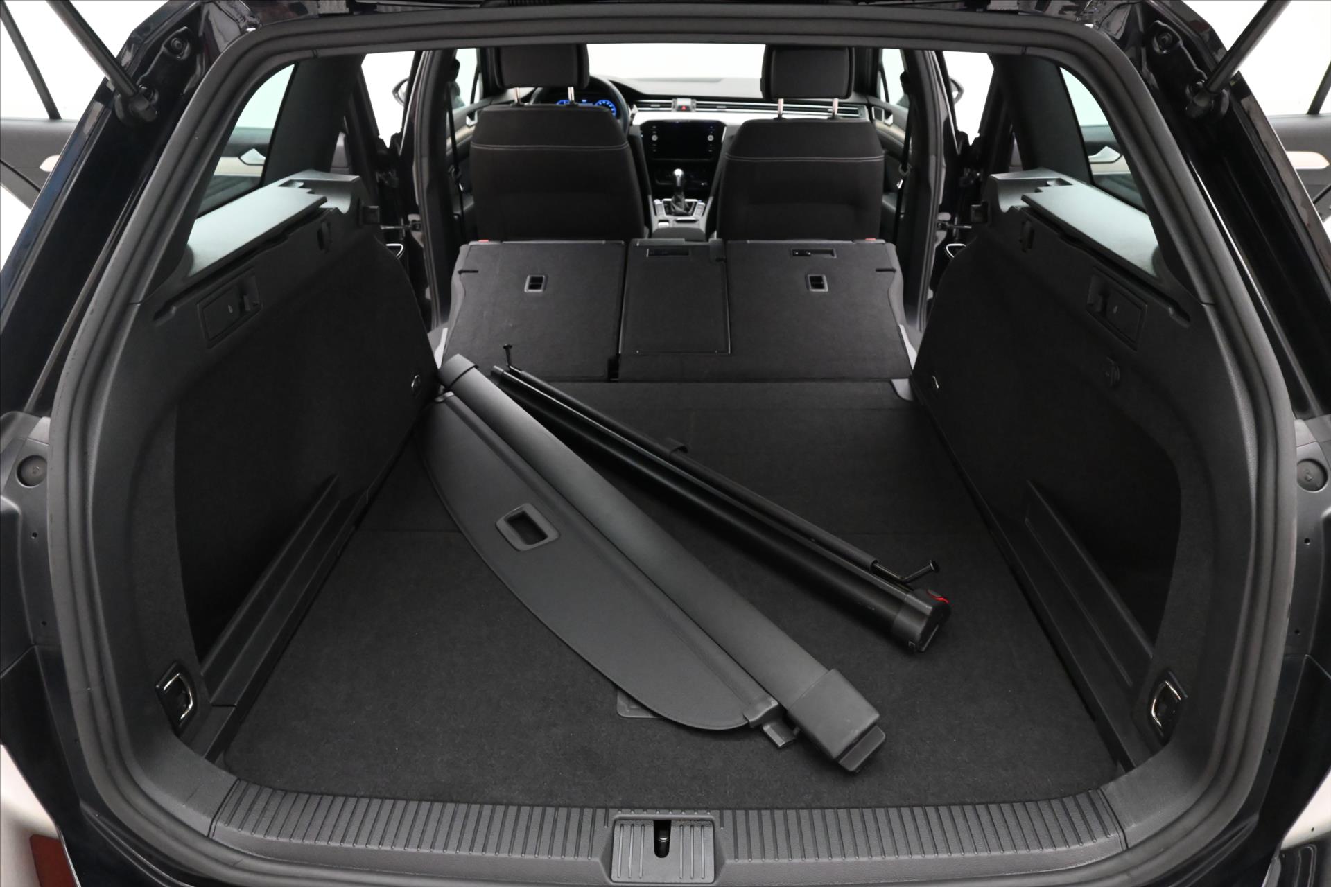 Hlavní fotografie vozu Volkswagen Passat 2,0 TDI 110kW DSG Businnes Záruka až 5 let (11)