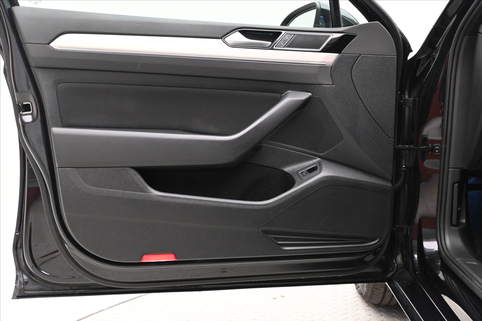 Hlavní fotografie vozu Volkswagen Passat 2,0 TDI 110kW DSG Businnes Záruka až 5 let (25)