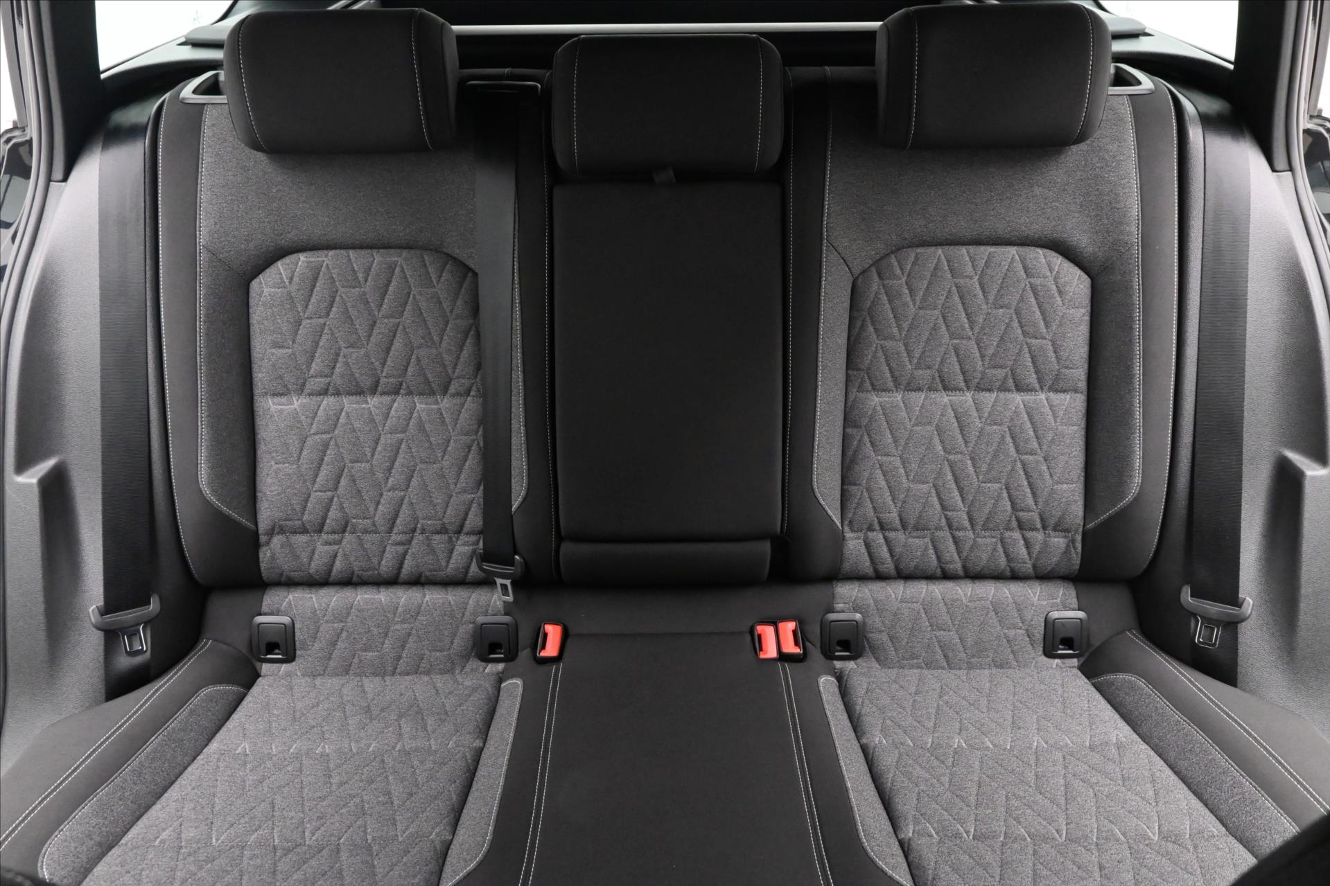 Hlavní fotografie vozu Volkswagen Passat 2,0 TDI 110kW DSG Businnes Záruka až 5 let (28)