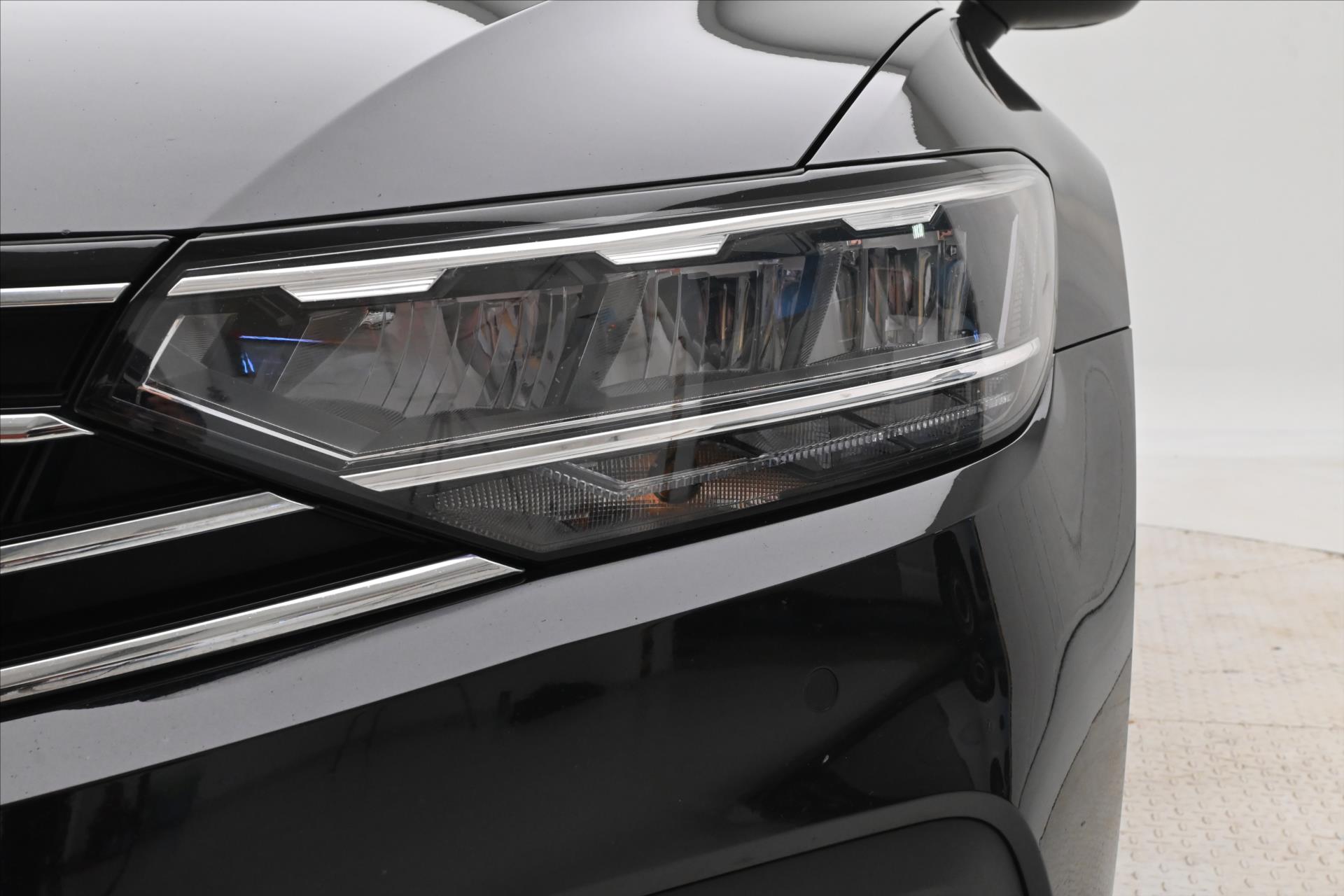 Hlavní fotografie vozu Volkswagen Passat 2,0 TDI 110kW DSG Businnes Záruka až 5 let (29)