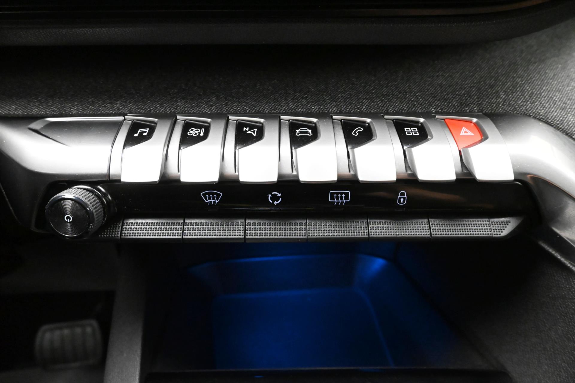 Hlavní fotografie vozu Peugeot 5008 2,0 BlueHdi 130 kW AT Allure 7míst Záruka až 5 let (21)