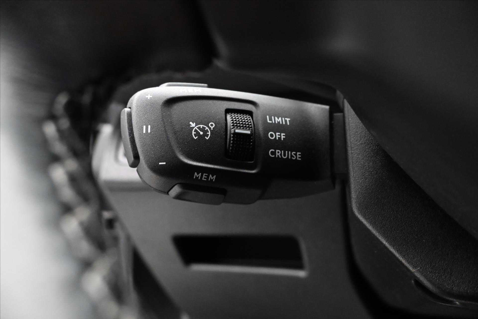 Hlavní fotografie vozu Peugeot 5008 2,0 BlueHdi 130 kW AT Allure 7míst Záruka až 5 let (23)