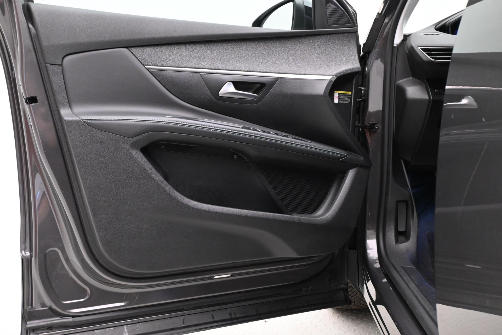 Hlavní fotografie vozu Peugeot 5008 2,0 BlueHdi 130 kW AT Allure 7míst Záruka až 5 let (24)