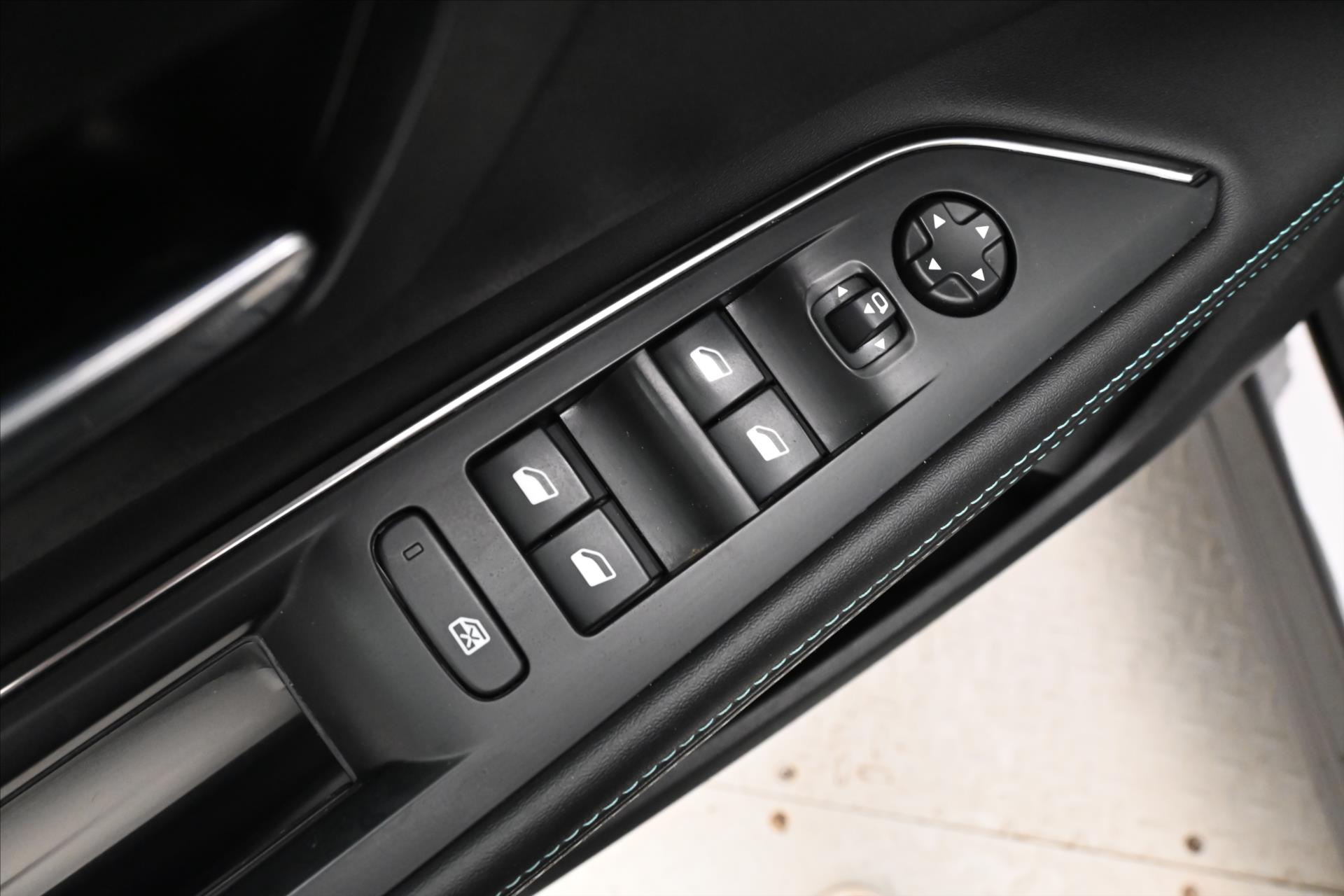 Hlavní fotografie vozu Peugeot 5008 2,0 BlueHdi 130 kW AT Allure 7míst Záruka až 5 let (25)