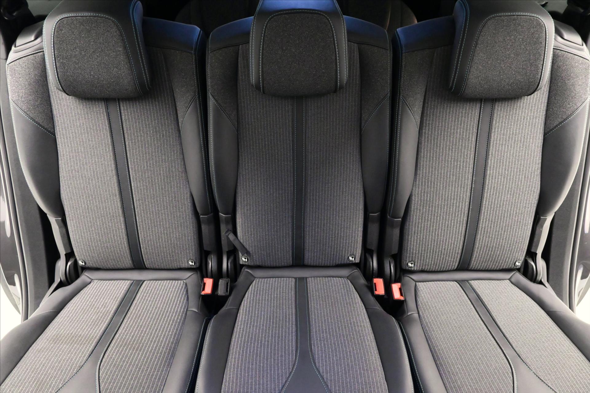 Hlavní fotografie vozu Peugeot 5008 2,0 BlueHdi 130 kW AT Allure 7míst Záruka až 5 let (27)