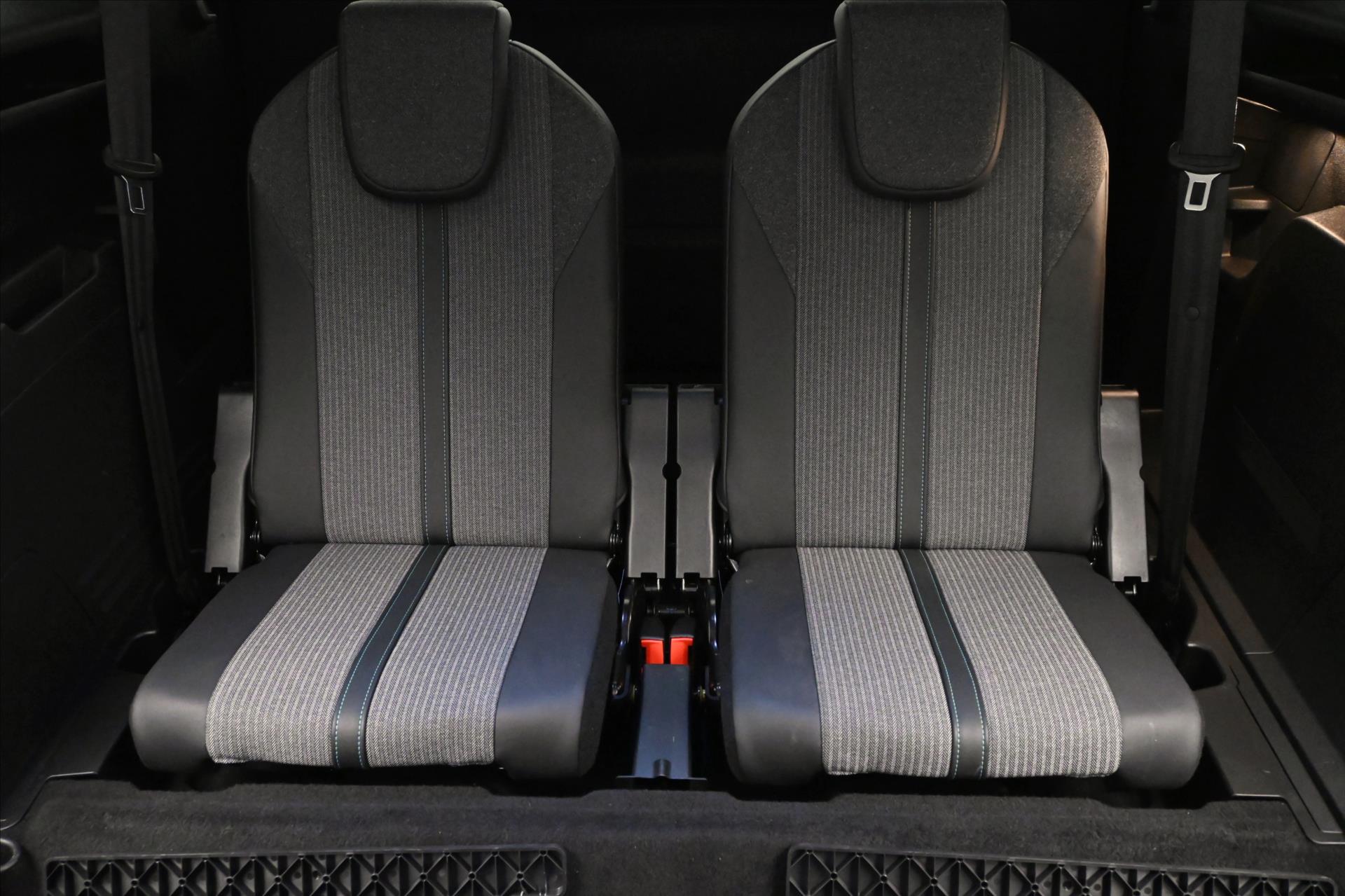 Hlavní fotografie vozu Peugeot 5008 2,0 BlueHdi 130 kW AT Allure 7míst Záruka až 5 let (28)