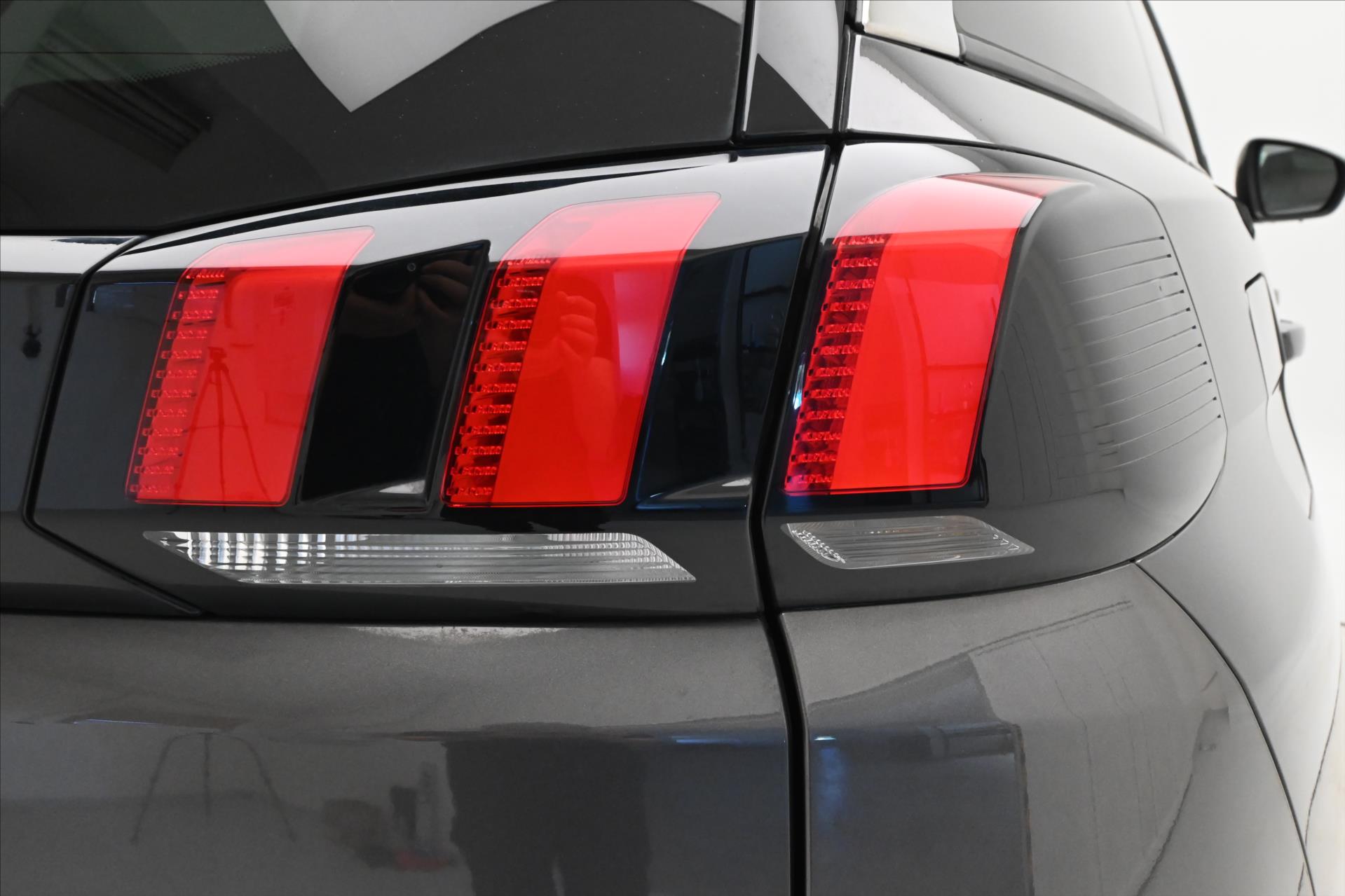 Hlavní fotografie vozu Peugeot 5008 2,0 BlueHdi 130 kW AT Allure 7míst Záruka až 5 let (30)