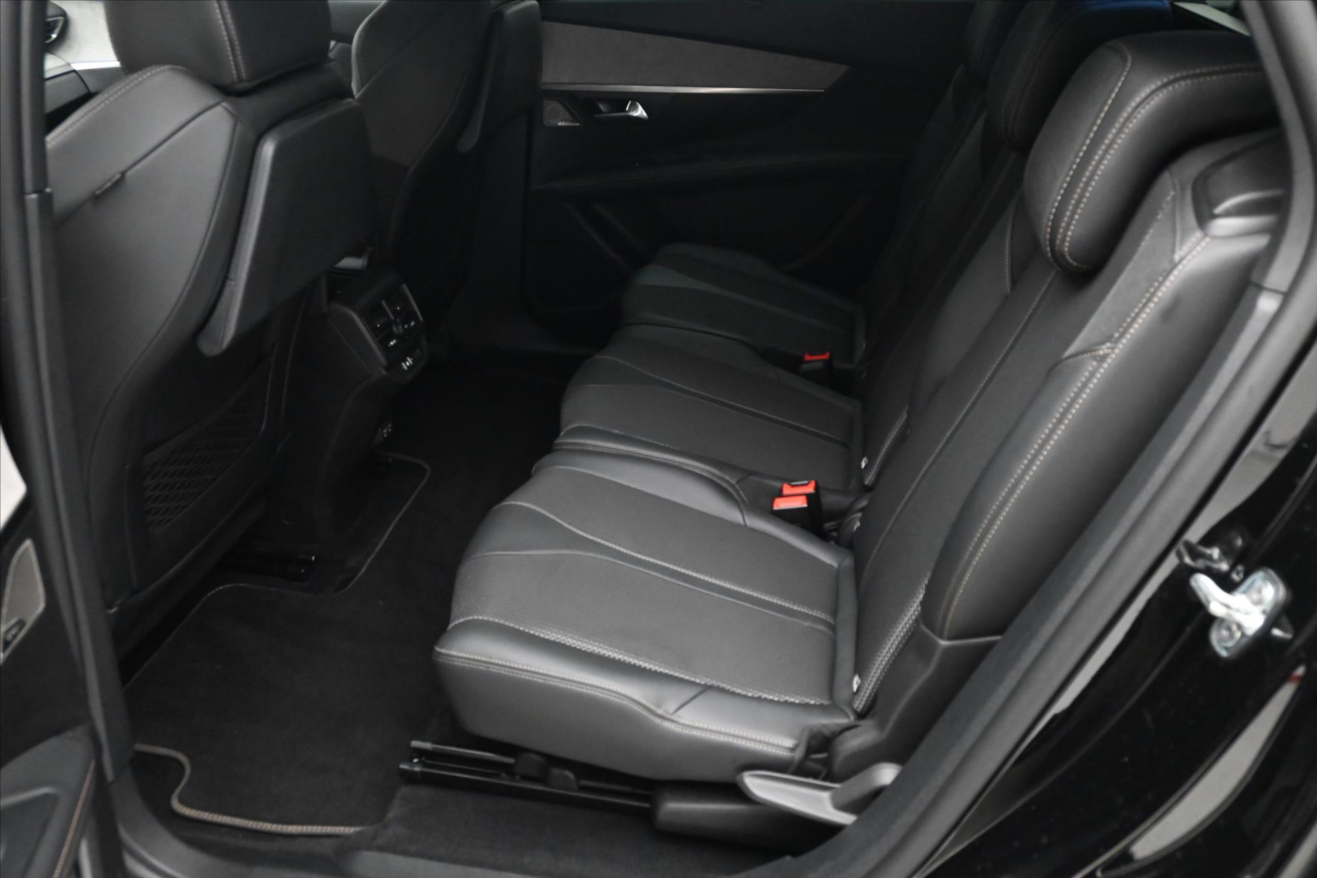 Hlavní fotografie vozu Peugeot 5008 1,5 BlueHDi 96 kW GT AT8 7míst Záruka až 5 let (15)