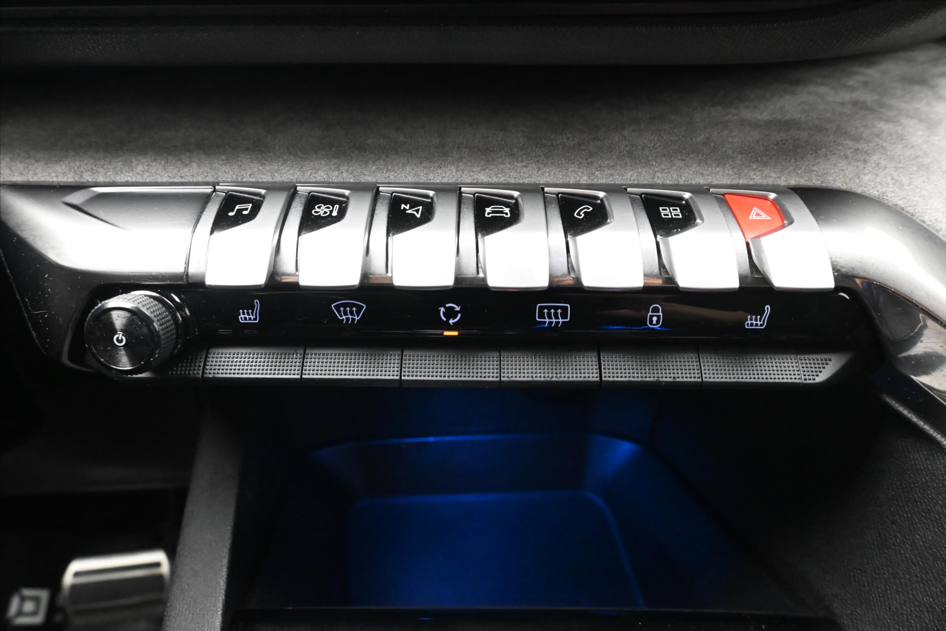 Hlavní fotografie vozu Peugeot 5008 1,5 BlueHDi 96 kW GT AT8 7míst Záruka až 5 let (22)