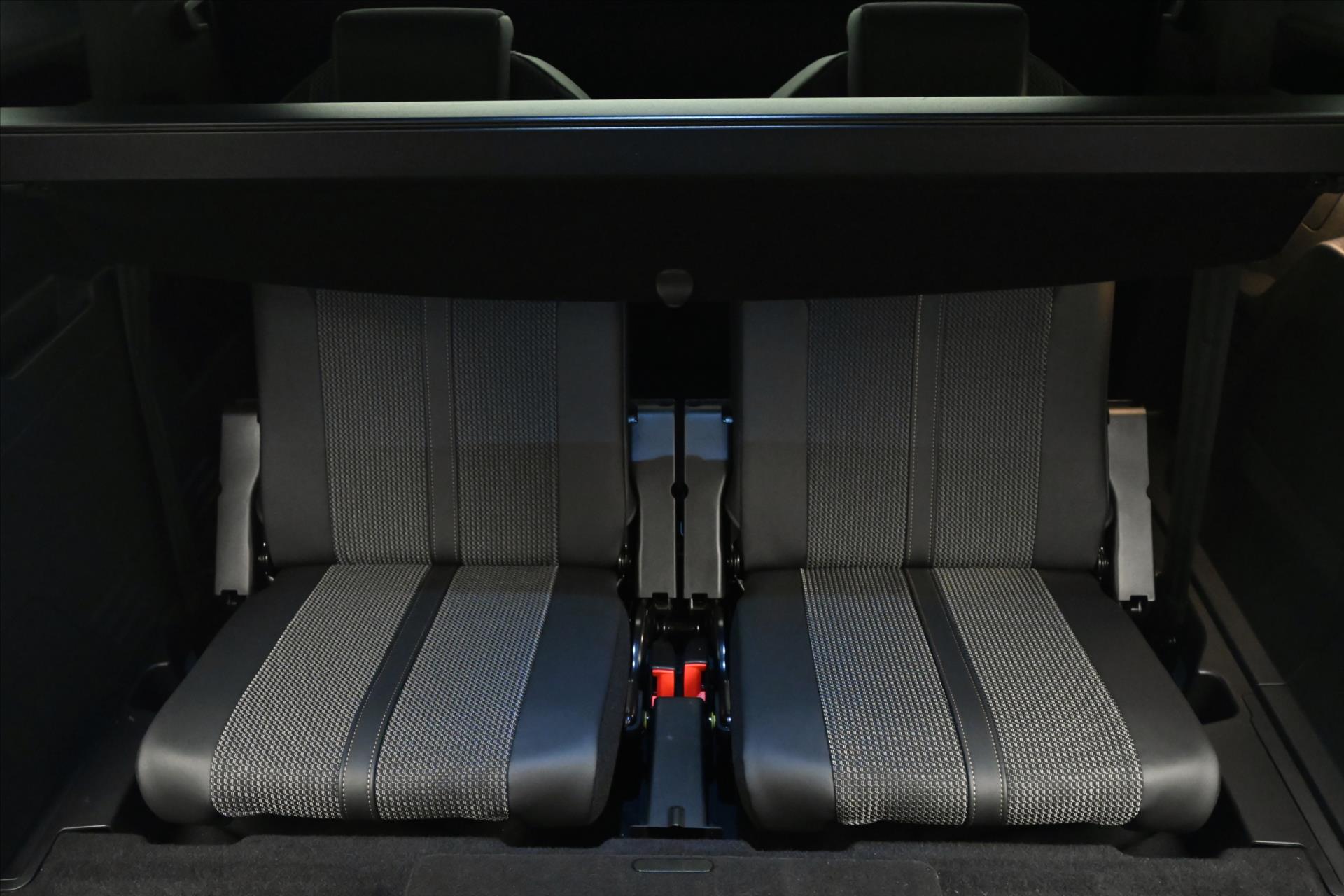 Hlavní fotografie vozu Peugeot 5008 1,5 BlueHDi 96 kW GT AT8 7míst Záruka až 5 let (30)