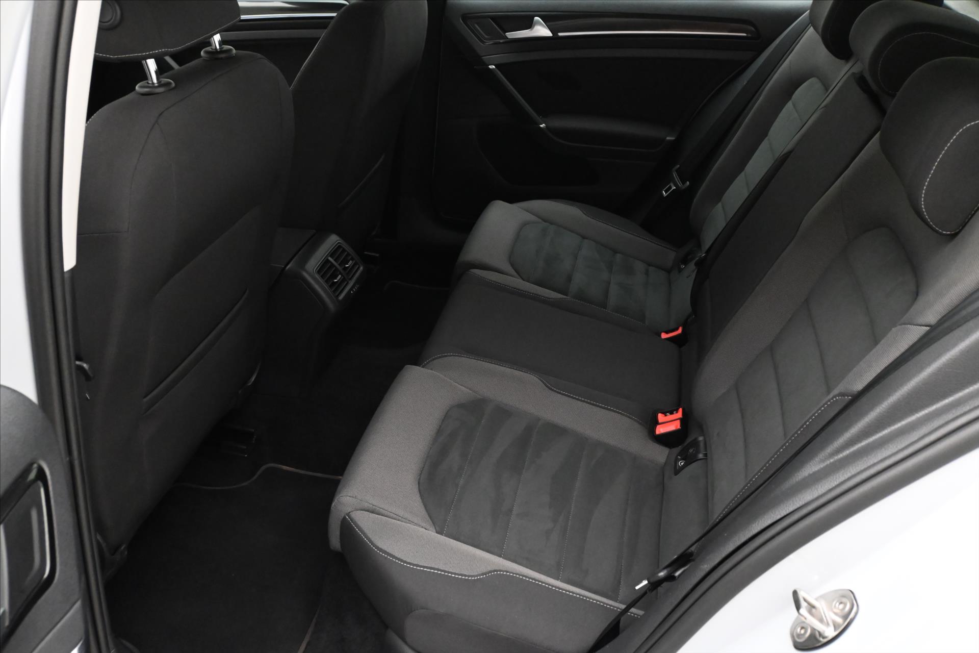 Hlavní fotografie vozu Volkswagen Golf 1,6 TDI 85 kW Highline Záruka až 5 let (14)