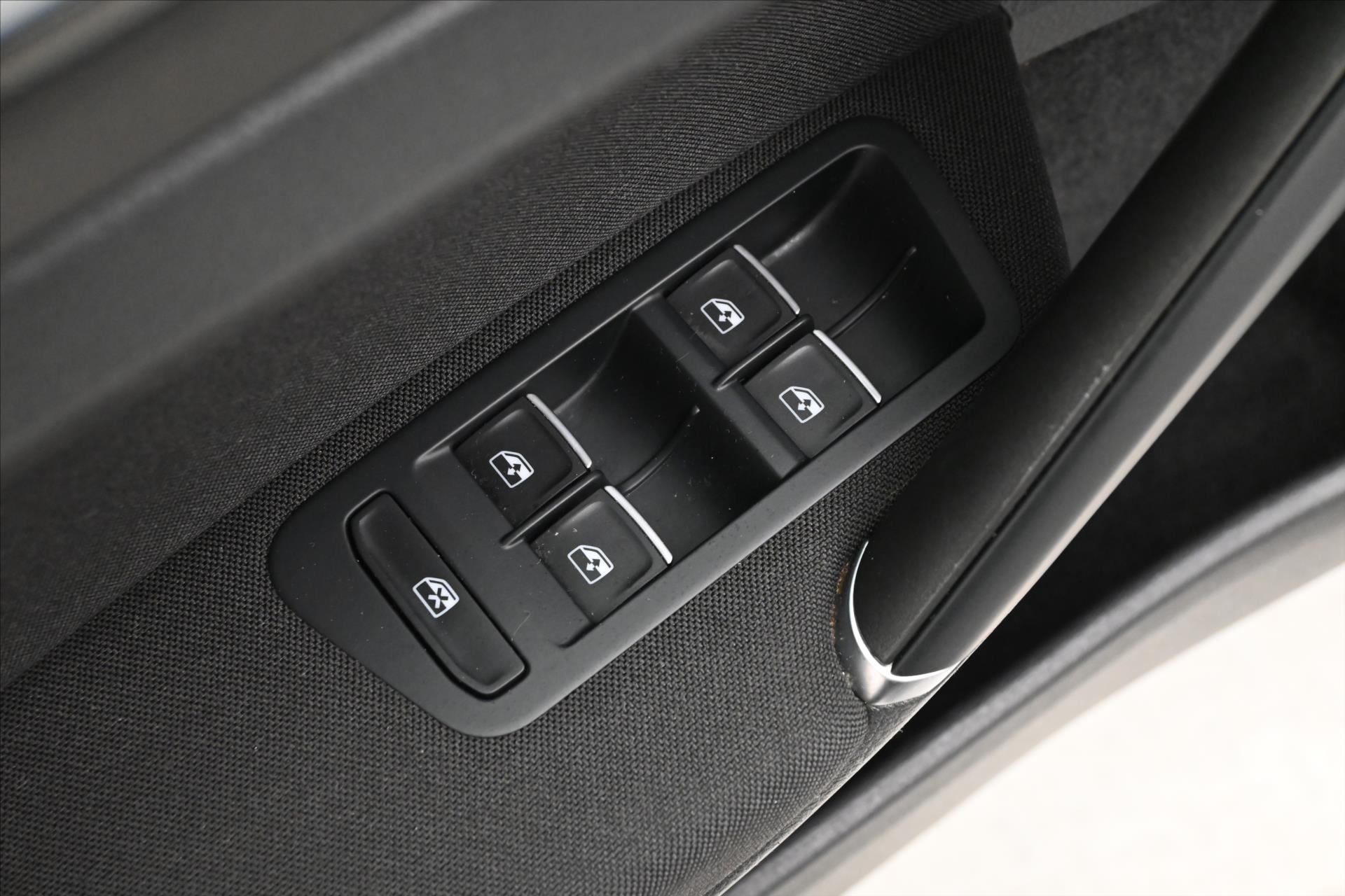 Hlavní fotografie vozu Volkswagen Golf 1,6 TDI 85 kW Highline Záruka až 5 let (24)