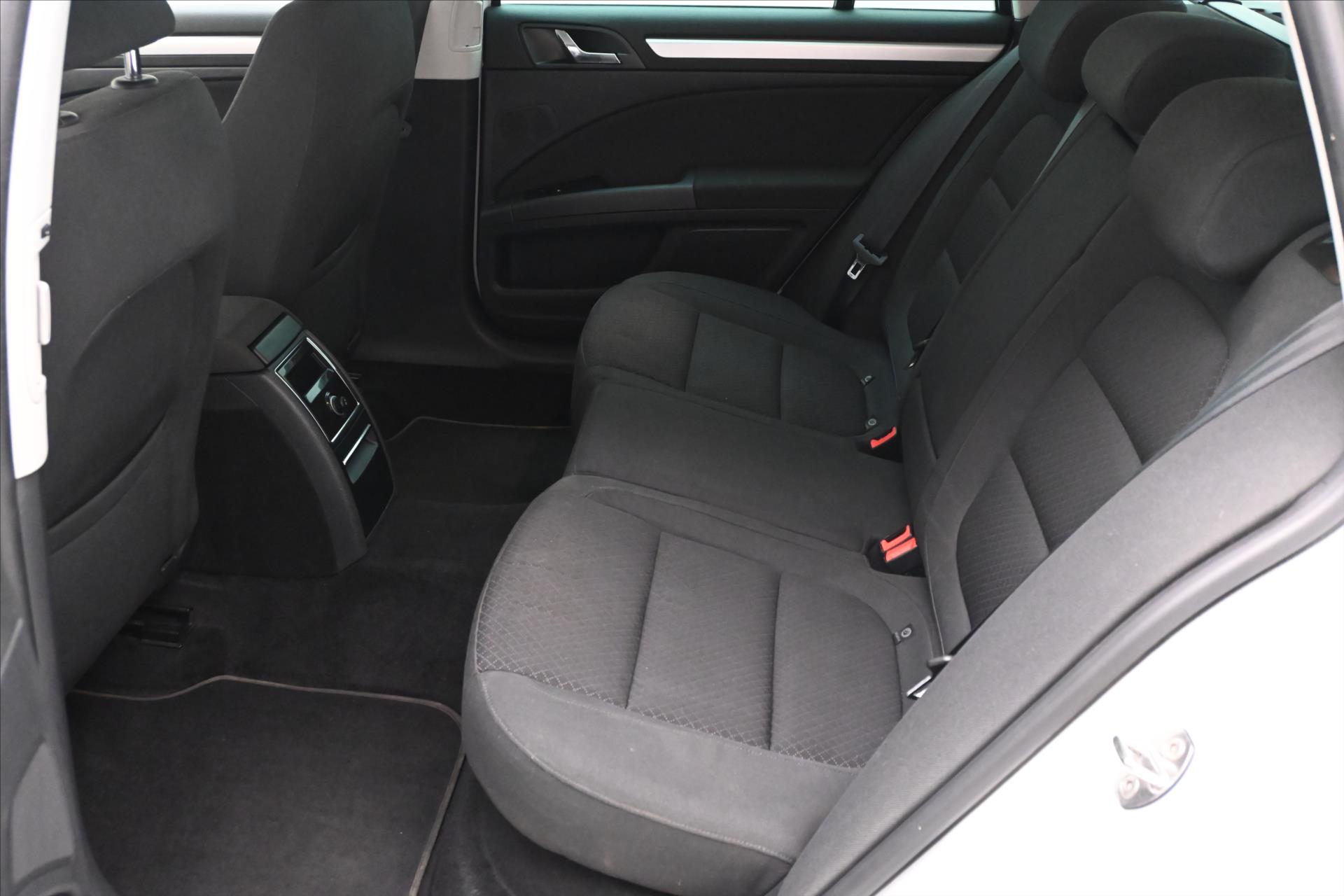 Main photo of the car Skoda Superb 2.0 TDI 125 kW Ambition Warranty up to 5 years (14)