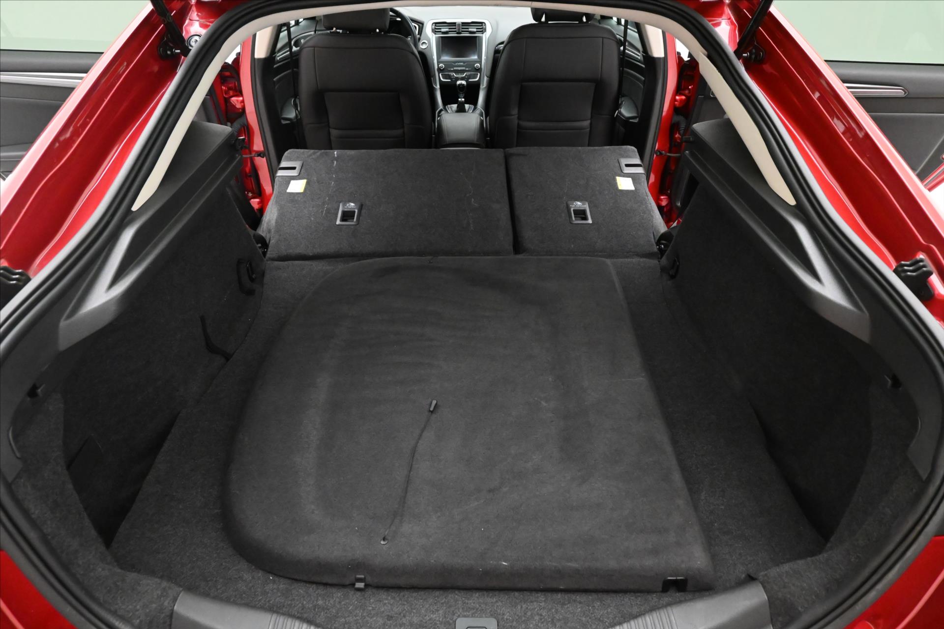 Hlavní fotografie vozu Ford Mondeo 2,0 EcoBlue 110 kW Titanium Záruka až 5 let (11)