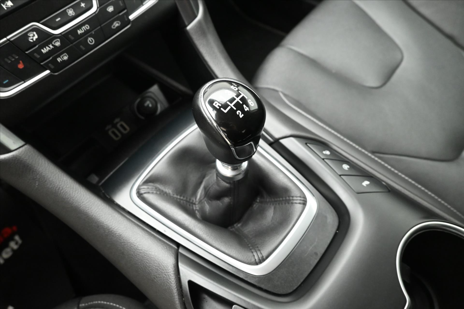 Hlavní fotografie vozu Ford Mondeo 2,0 EcoBlue 110 kW Titanium Záruka až 5 let (22)