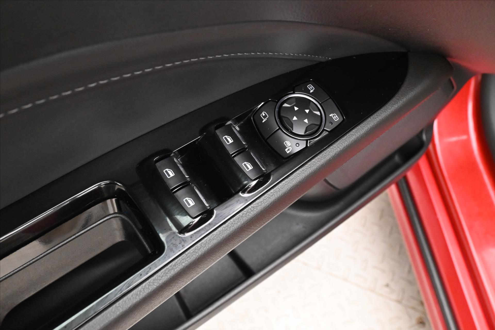 Hlavní fotografie vozu Ford Mondeo 2,0 EcoBlue 110 kW Titanium Záruka až 5 let (24)