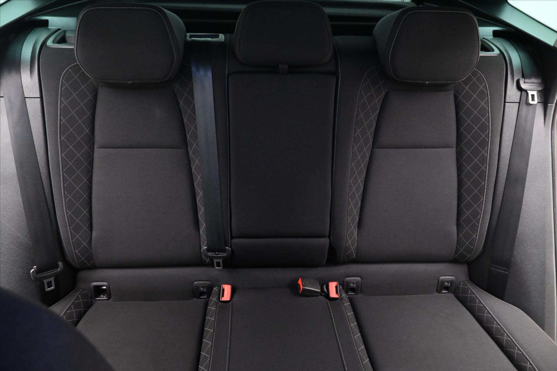 Hlavní fotografie vozu Škoda Karoq 2,0 TDI 110 kW DSG 4x4 Ambition Záruka až 5 let (27)