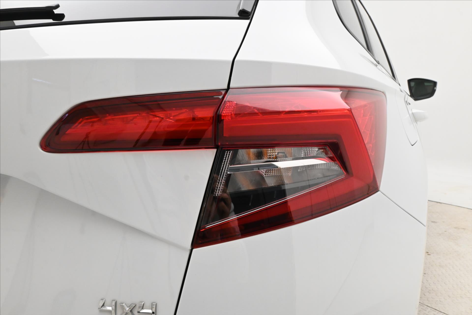 Hlavní fotografie vozu Škoda Karoq 2,0 TDI 110 kW DSG 4x4 Ambition Záruka až 5 let (30)