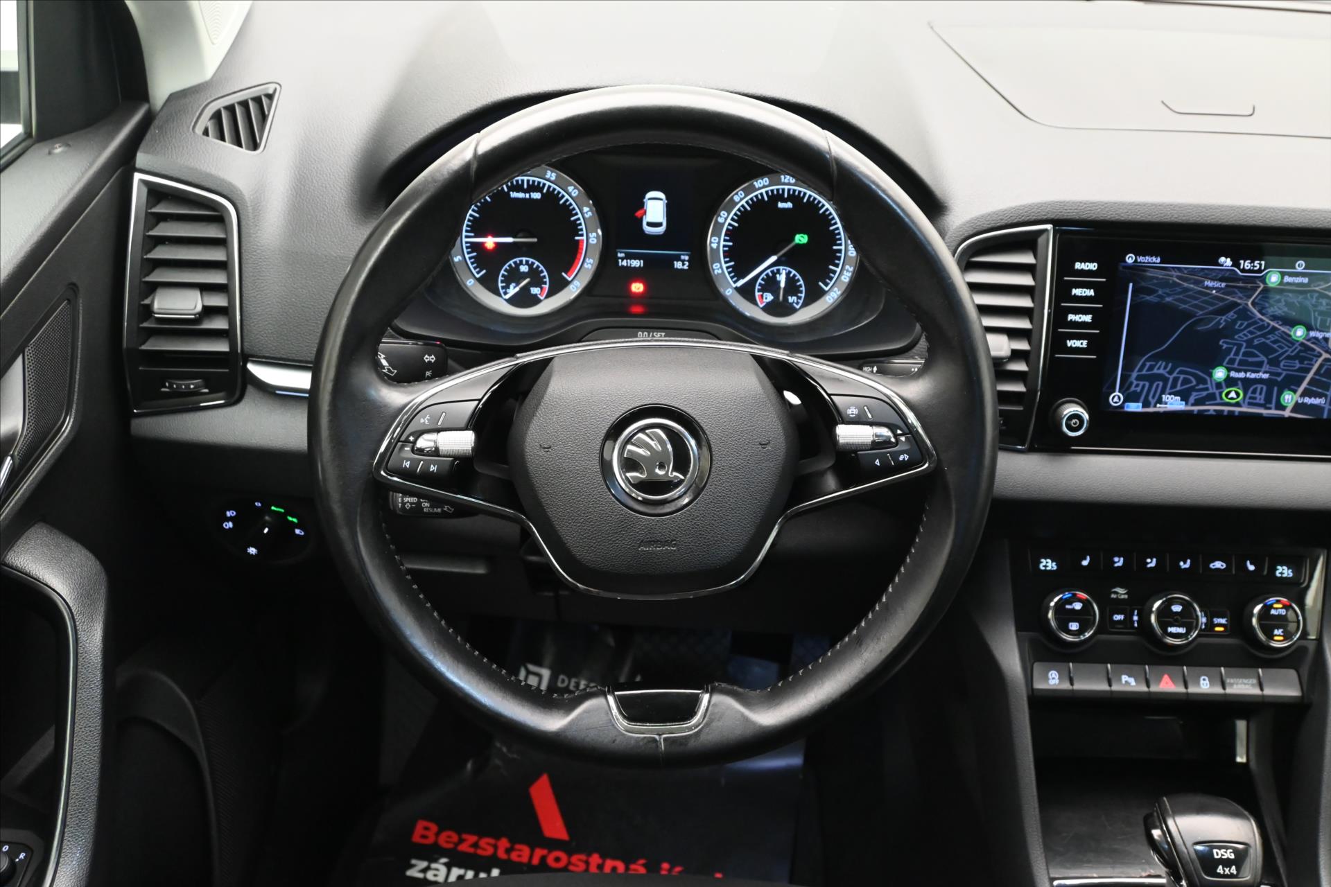 Hlavní fotografie vozu Škoda Karoq 2,0 TDI 110 kW DSG 4x4 TAŽNÉ Záruka až 5 let (18)