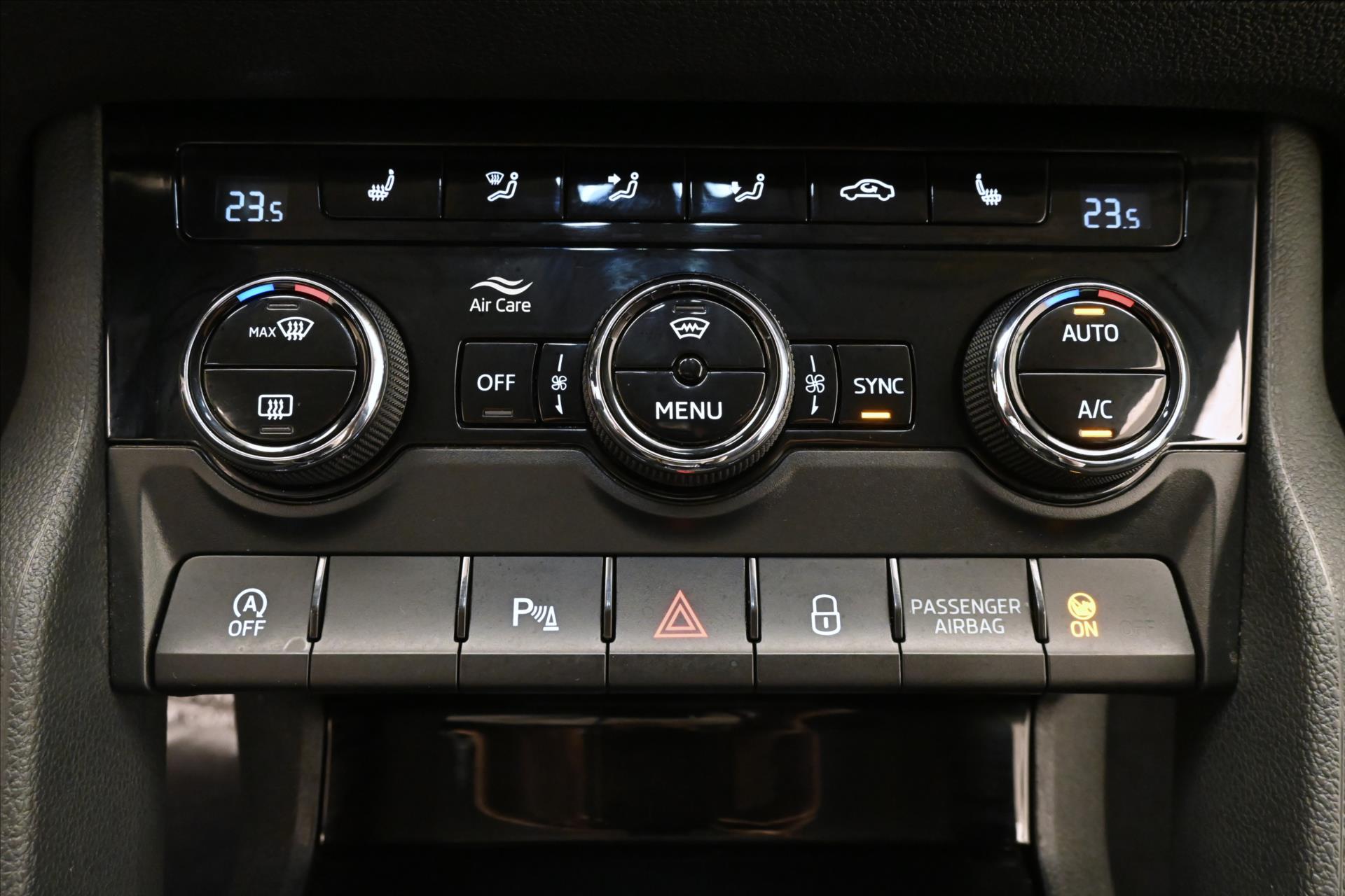Hlavní fotografie vozu Škoda Karoq 2,0 TDI 110 kW DSG 4x4 TAŽNÉ Záruka až 5 let (21)