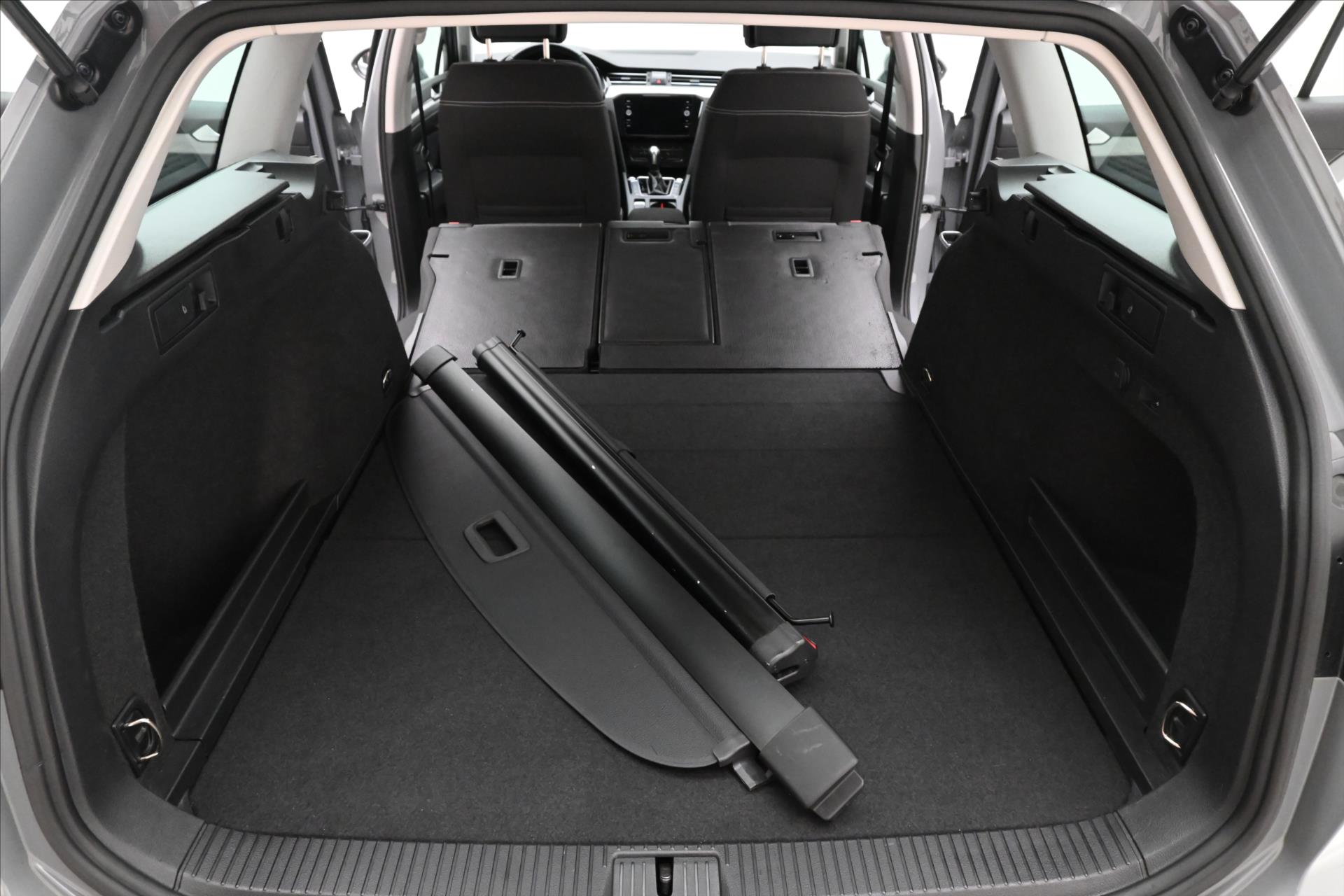 Hlavní fotografie vozu Volkswagen Passat 2,0 TDI 110 KW DSG Business Záruka až 5 let (11)