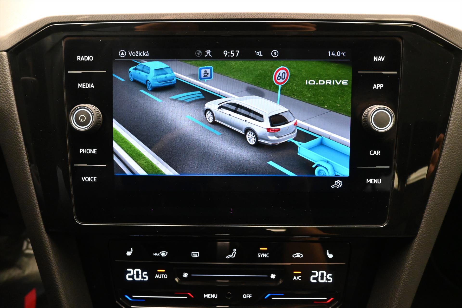 Hlavní fotografie vozu Volkswagen Passat 2,0 TDI 110 KW DSG Business Záruka až 5 let (19)