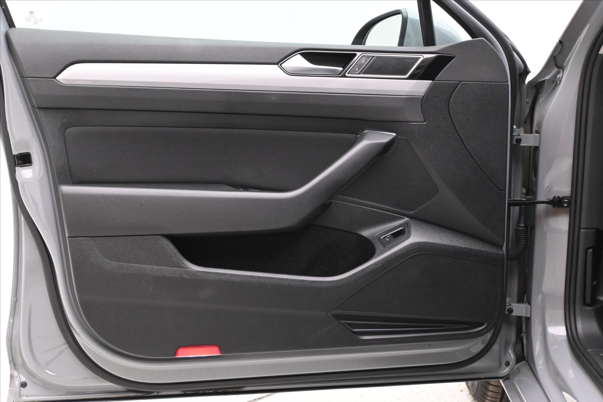 Hlavní fotografie vozu Volkswagen Passat 2,0 TDI 110 KW DSG Business Záruka až 5 let (25)