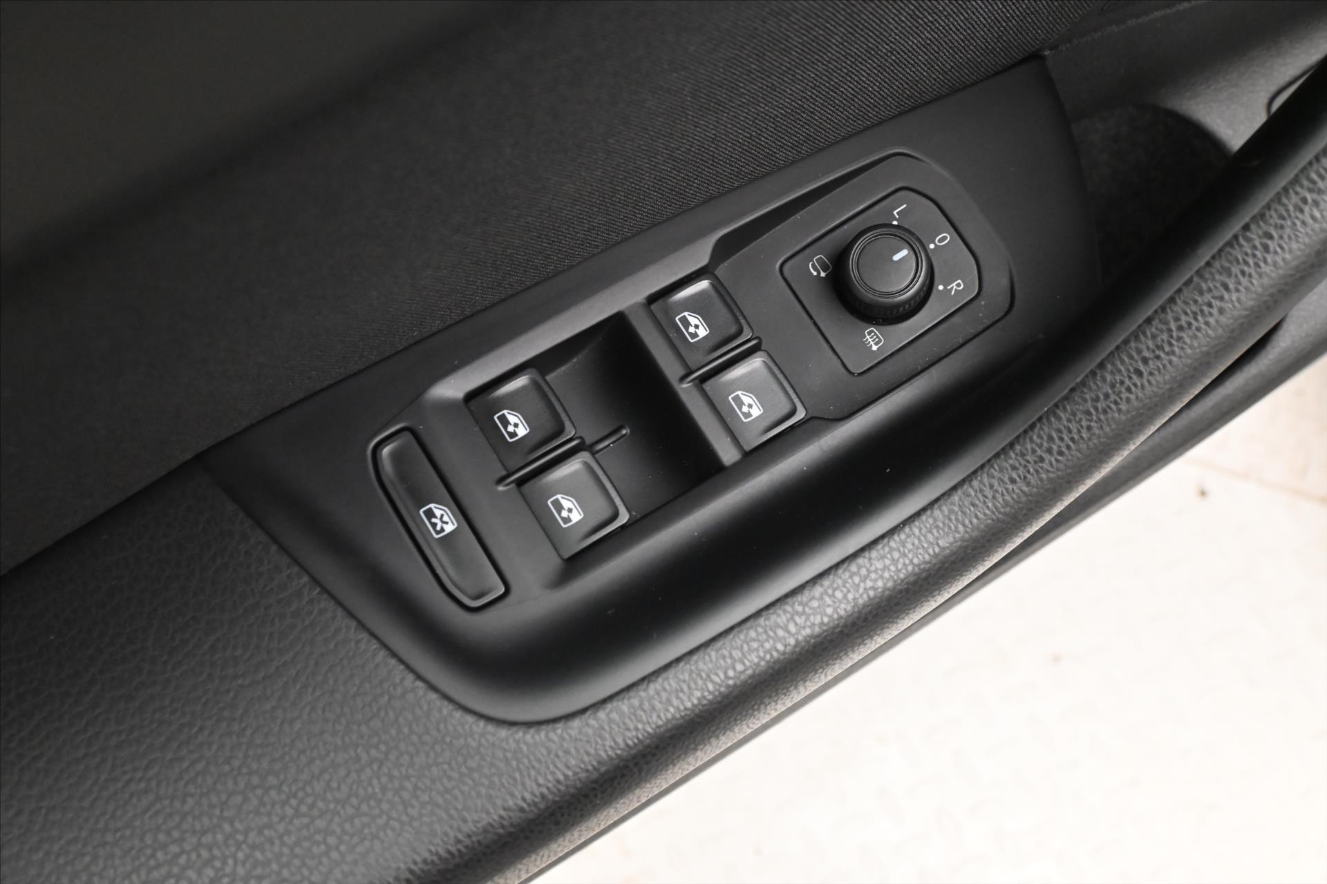 Hlavní fotografie vozu Volkswagen Passat 2,0 TDI 110 KW DSG Business Záruka až 5 let (26)